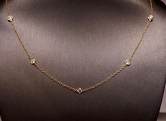 Collana con diamanti rotondi da 1 carato in oro giallo da 14 carati