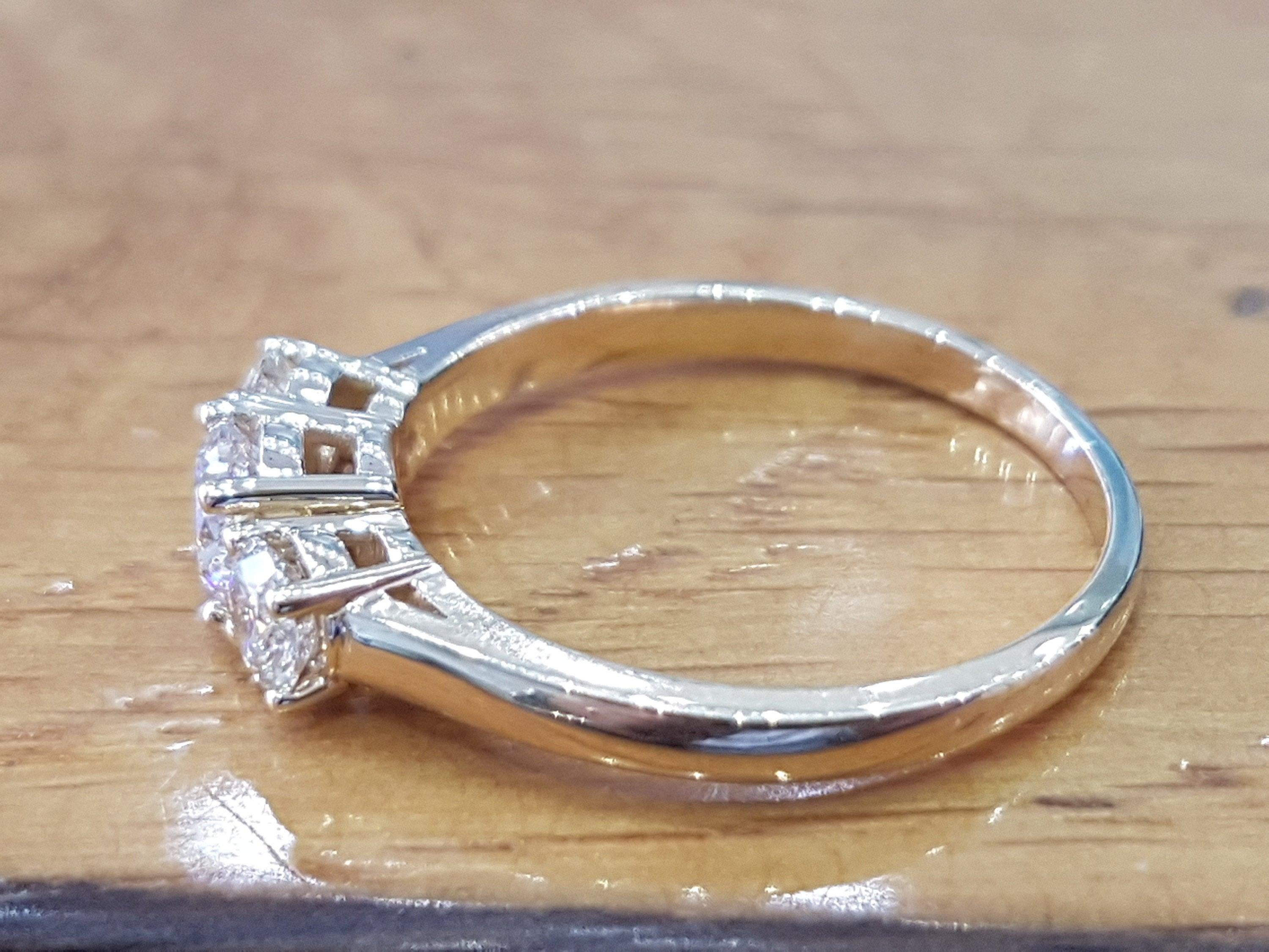 1 carat 3 stone diamond ring