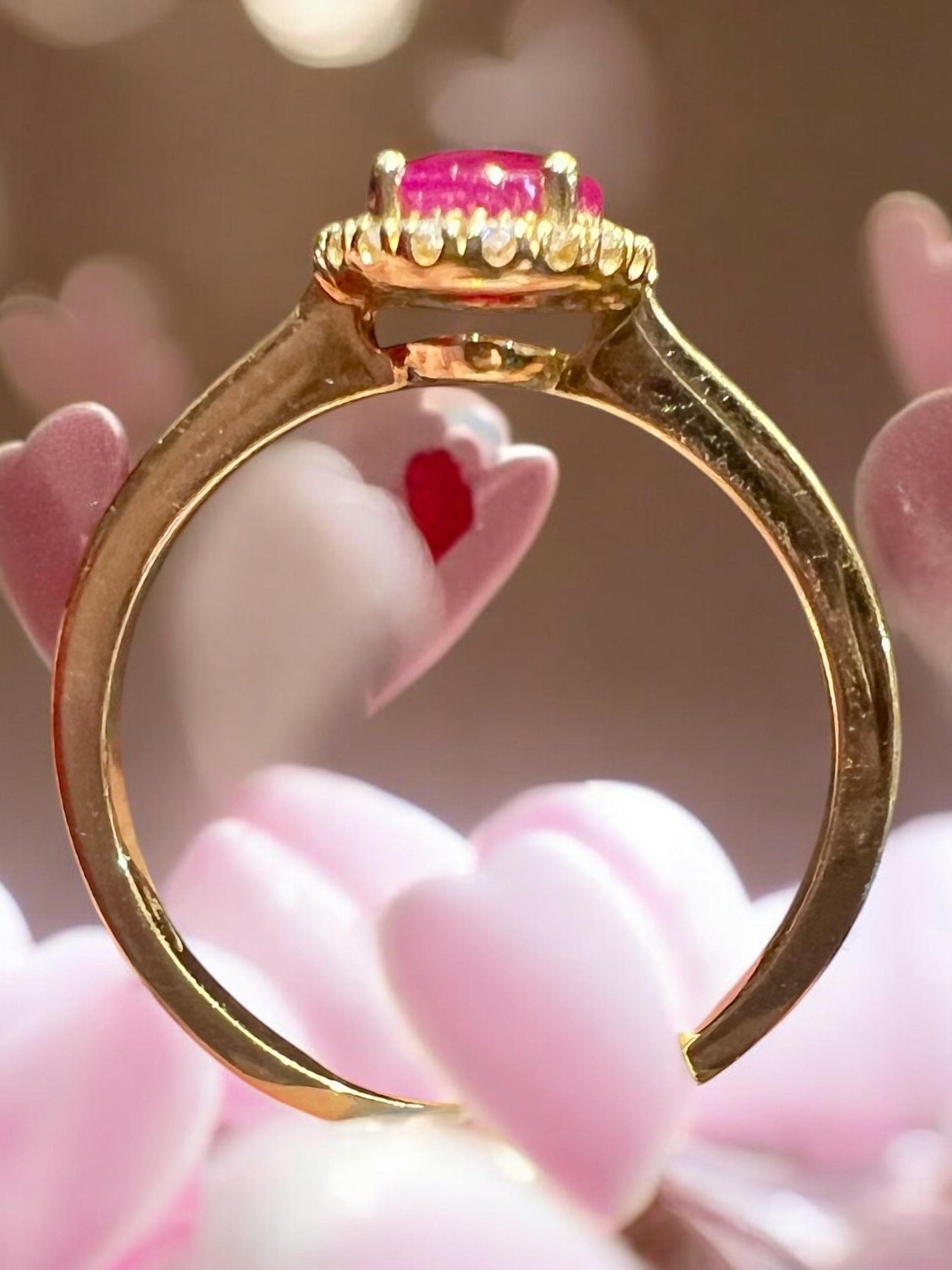 Art déco 1 Carat Ruby Pompadour Engagement Ring in 18K Yellow Gold with Diamond Halo en vente