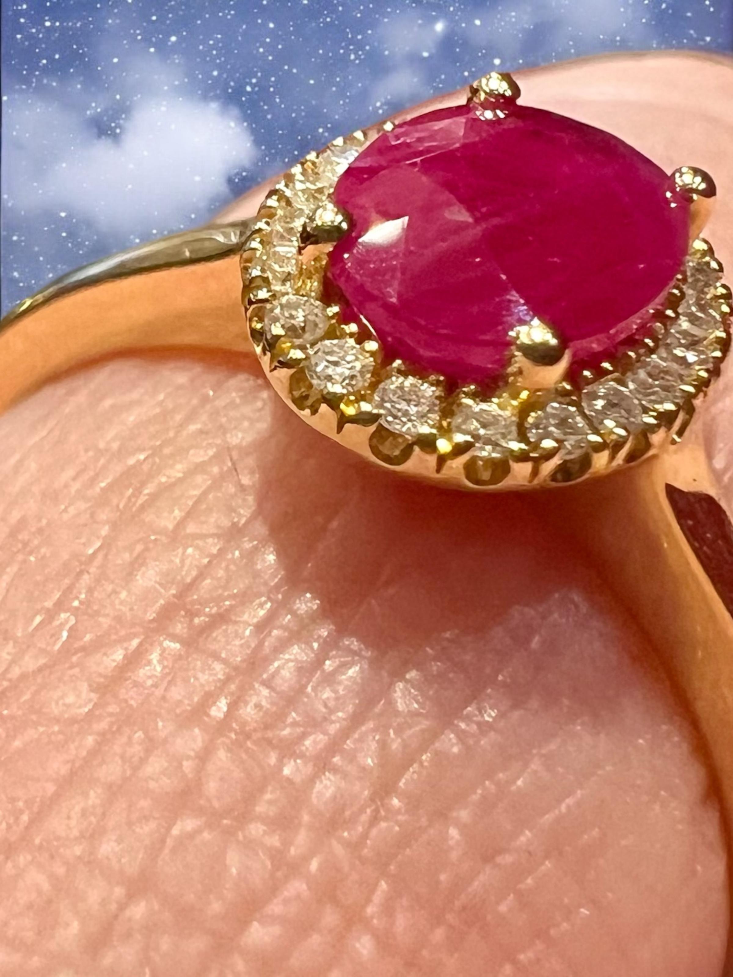1 Carat Ruby Pompadour Engagement Ring in 18K Yellow Gold with Diamond Halo Bon état - En vente à SAINT-OUEN-SUR-SEINE, FR