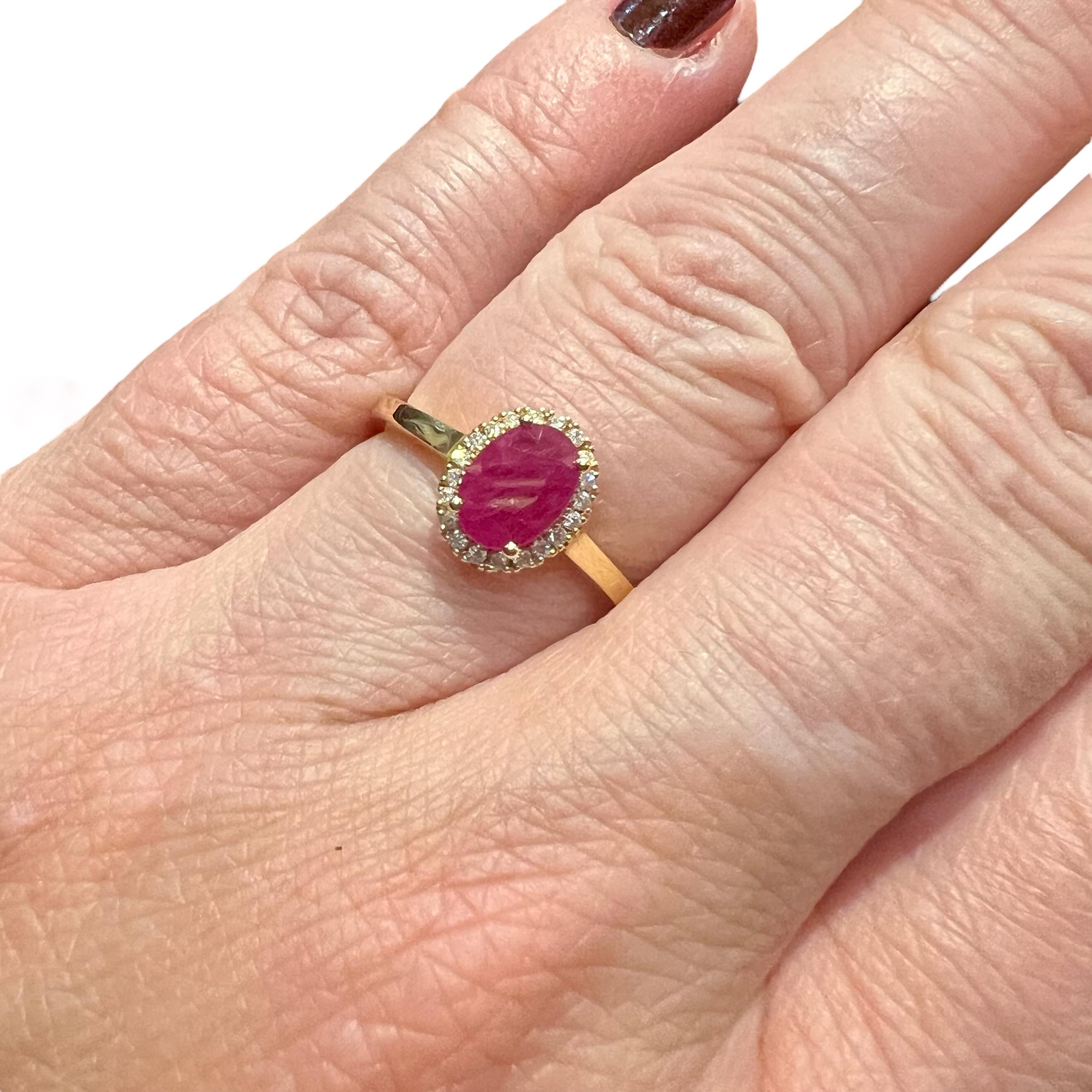 1 Carat Ruby Pompadour Engagement Ring in 18K Yellow Gold with Diamond Halo en vente 1
