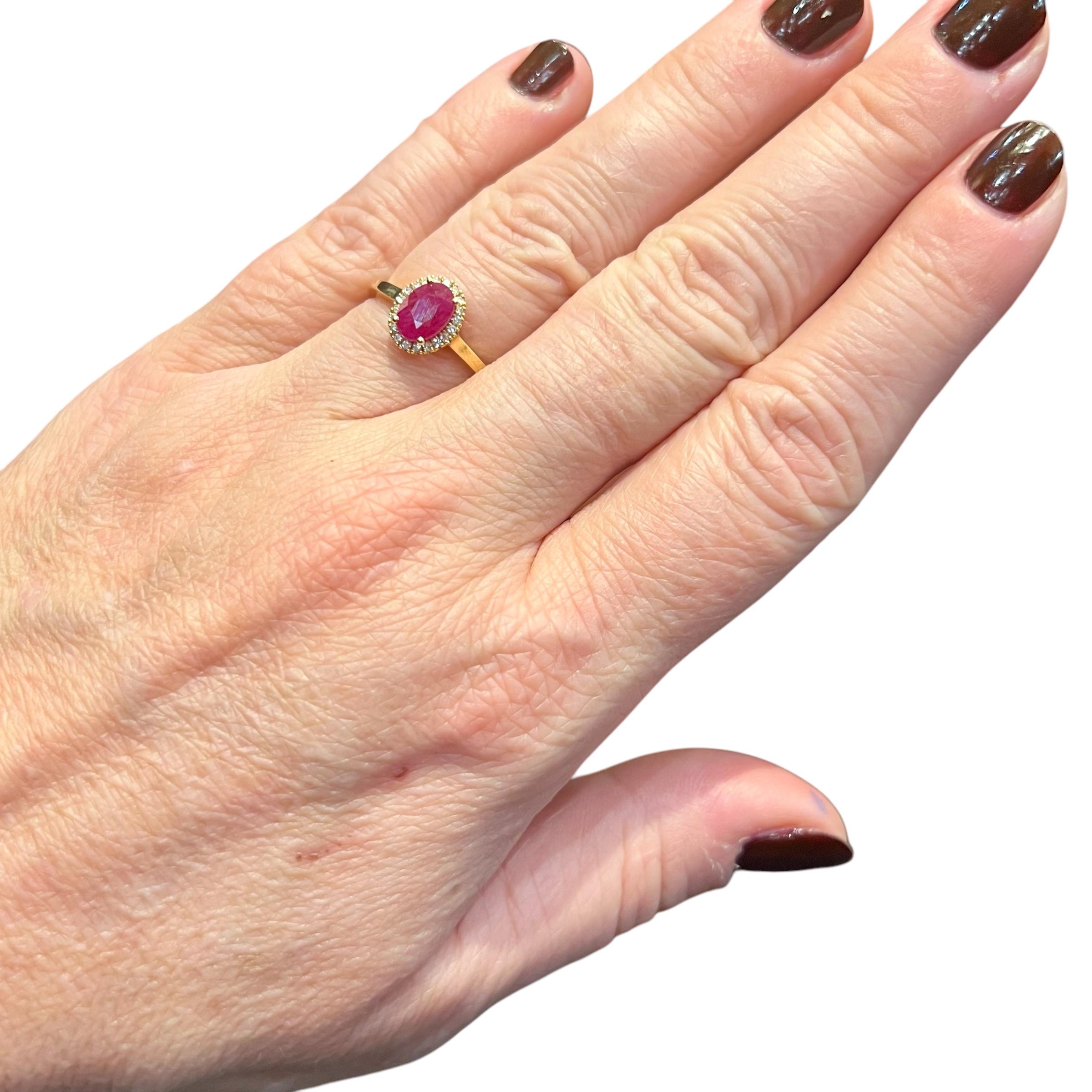 1 Carat Ruby Pompadour Engagement Ring in 18K Yellow Gold with Diamond Halo en vente 2