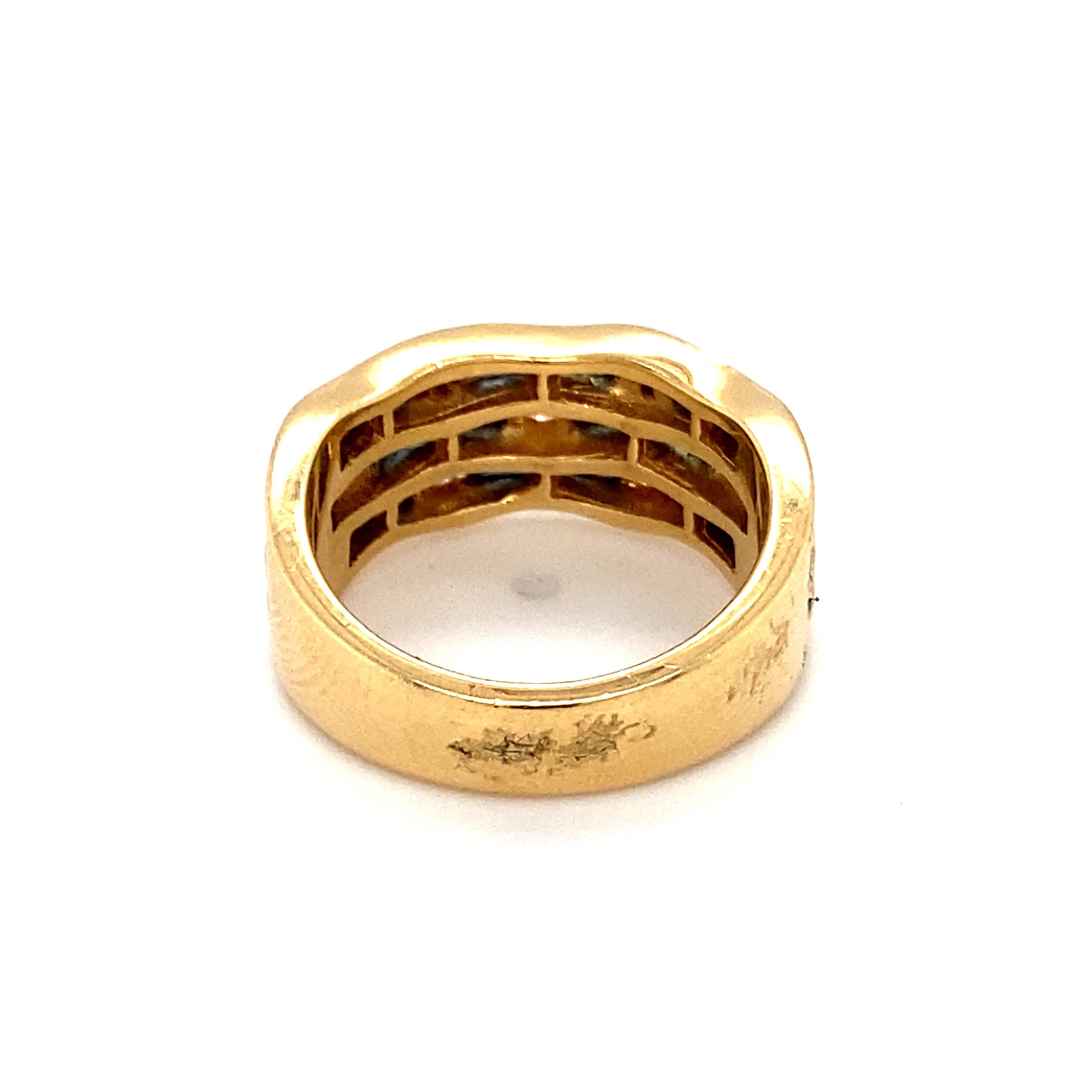 Modern 1 Carat Sapphire and 0.40 Carat Diamond Ring in 18 Karat Yellow Gold