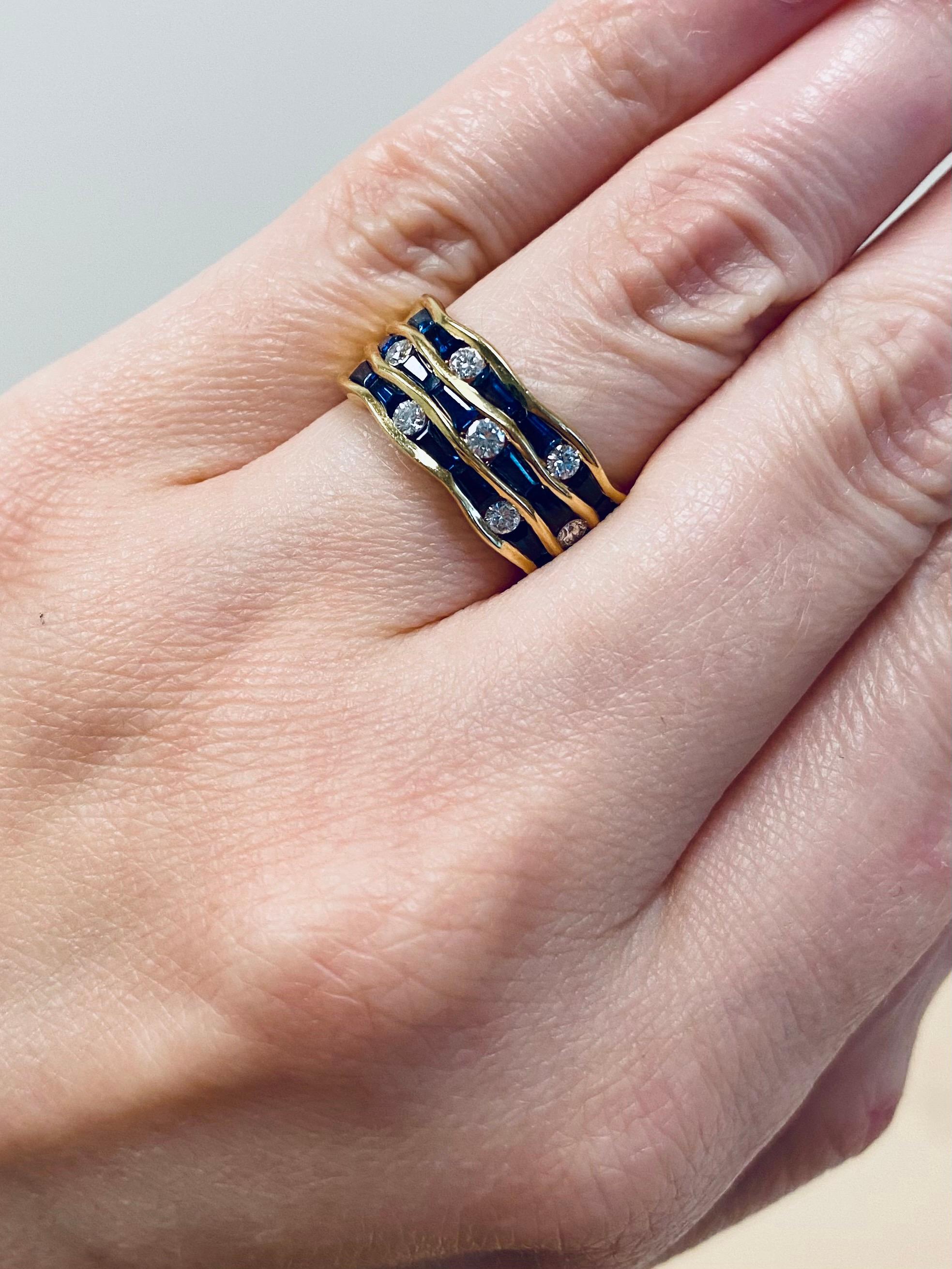 Round Cut 1 Carat Sapphire and Diamond Ring in 18 Karat Yellow Gold For Sale