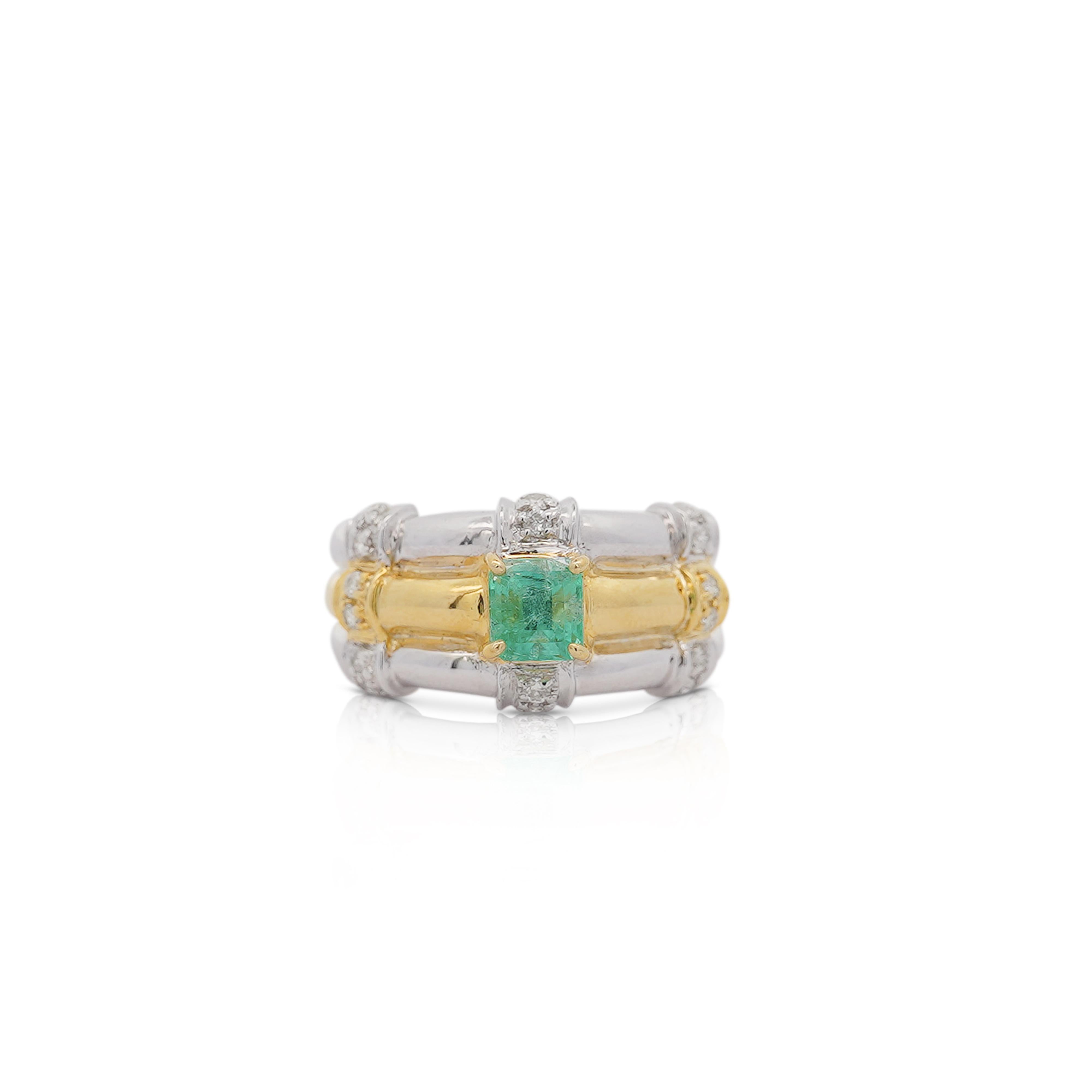 Anillo acanalado de platino y oro de 18 quilates con esmeralda y diamantes talla cuadrada de 1 quilate en venta 4