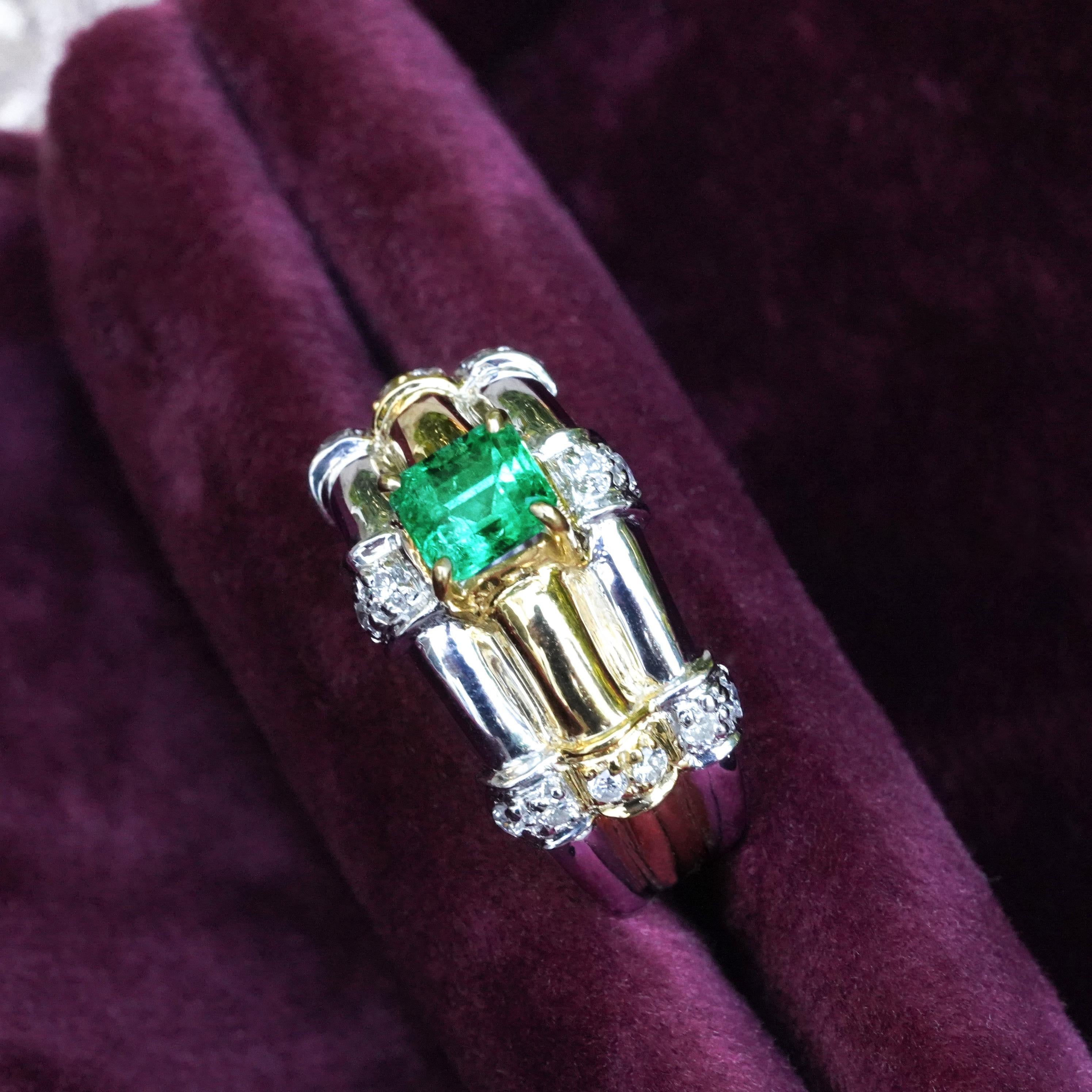 Anillo acanalado de platino y oro de 18 quilates con esmeralda y diamantes talla cuadrada de 1 quilate Corte esmeralda en venta