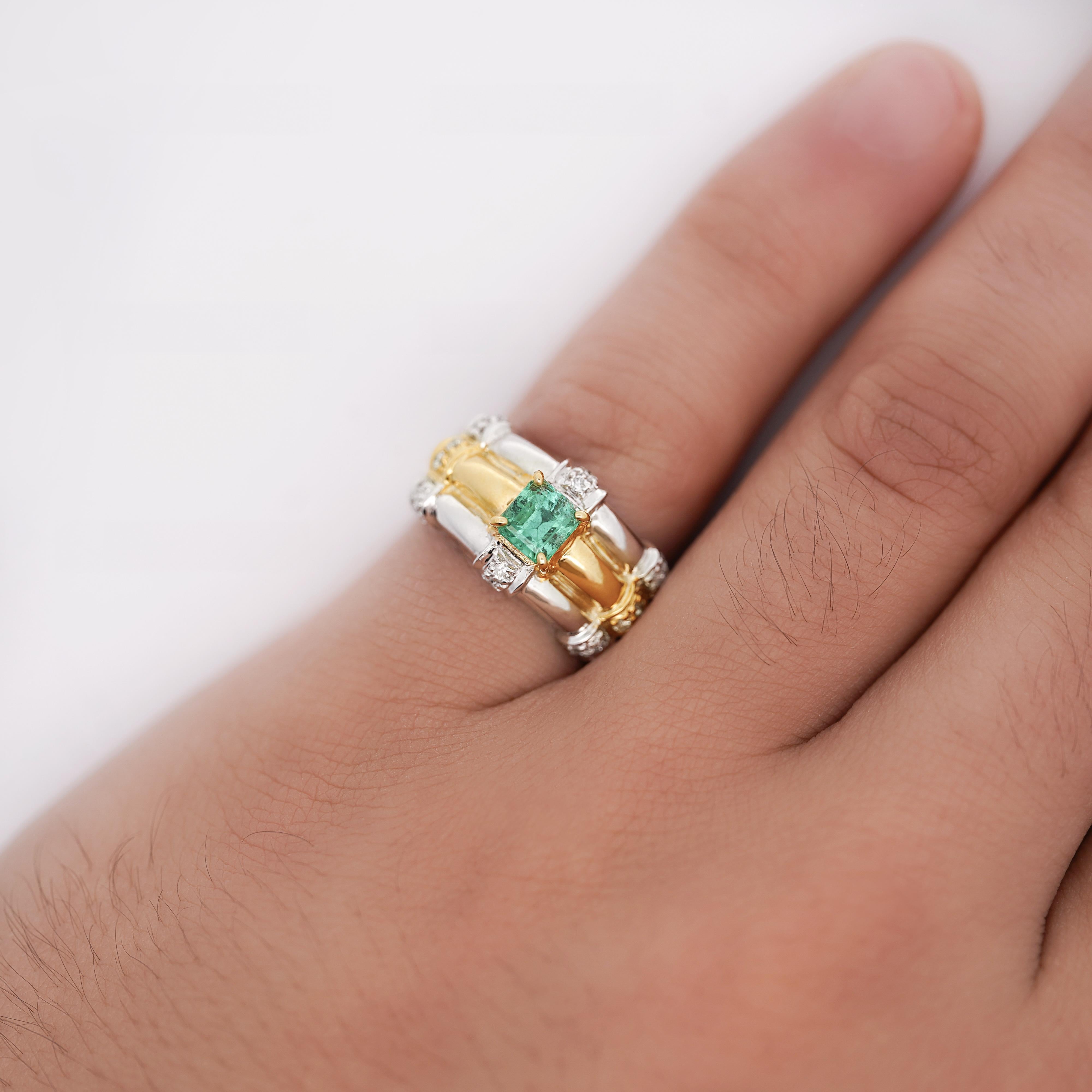 Anillo acanalado de platino y oro de 18 quilates con esmeralda y diamantes talla cuadrada de 1 quilate en venta 2