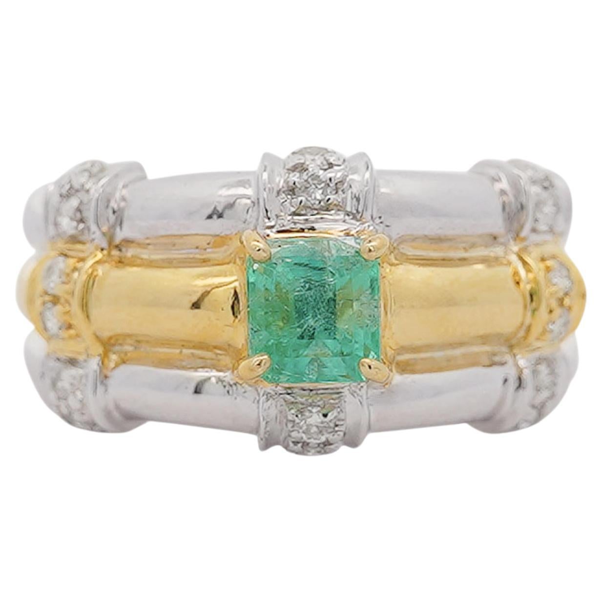 Anillo acanalado de platino y oro de 18 quilates con esmeralda y diamantes talla cuadrada de 1 quilate en venta