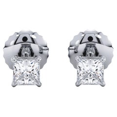 Boucles d'oreilles de 1 carats de poids total de diamant et de bonne taille Princesse