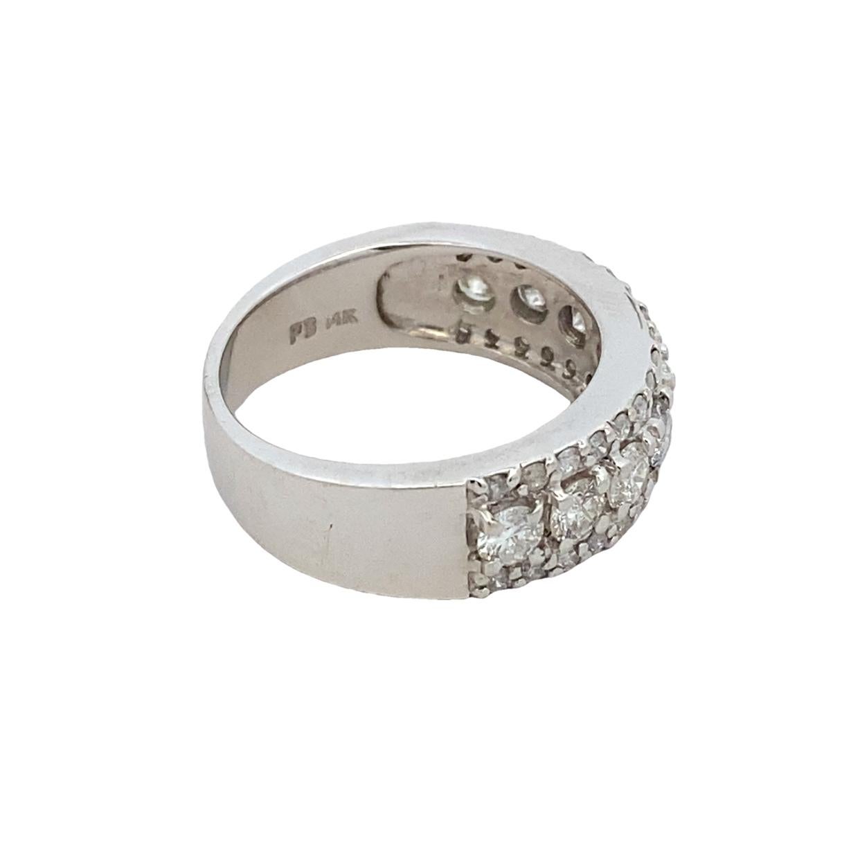 Taille ronde Bandeau en or blanc 14 carats à trois rangs de diamants de 1 carat The Row en vente