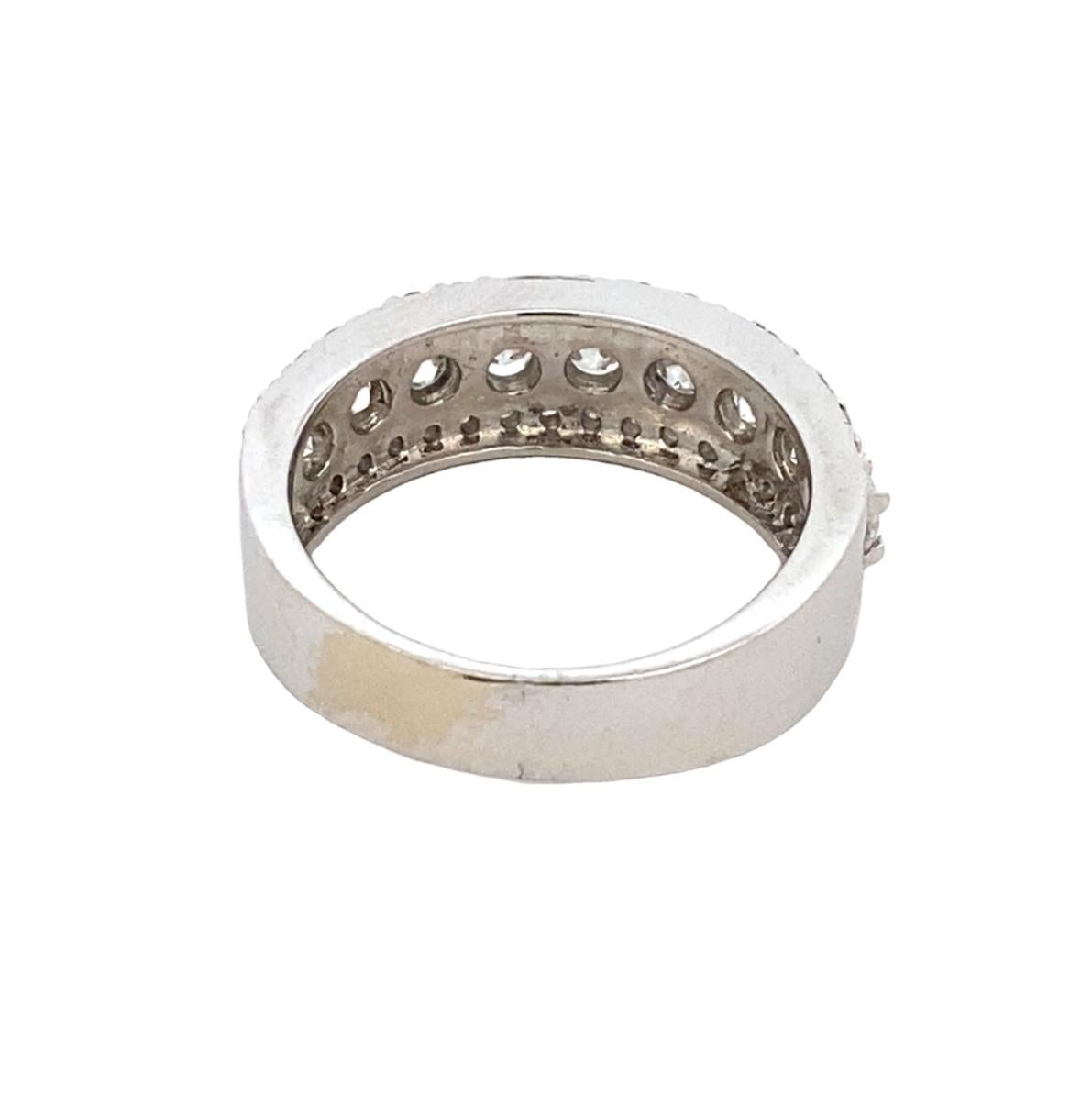 Bandeau en or blanc 14 carats à trois rangs de diamants de 1 carat The Row Pour femmes en vente