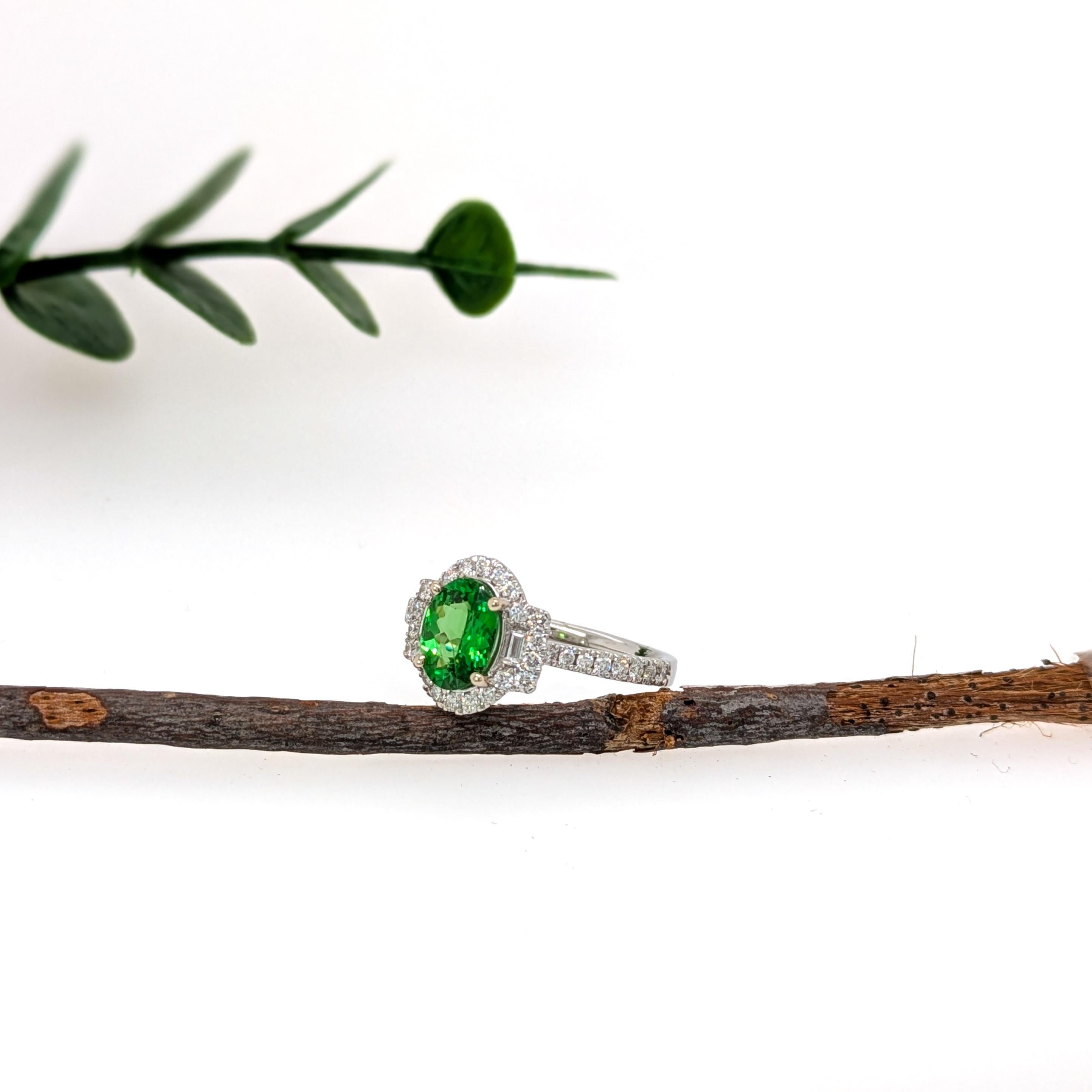 Taglio ovale Anello con granato tsavorite da 1 carato e diamanti naturali in oro massiccio 14 carati  OV 8x6mm in vendita