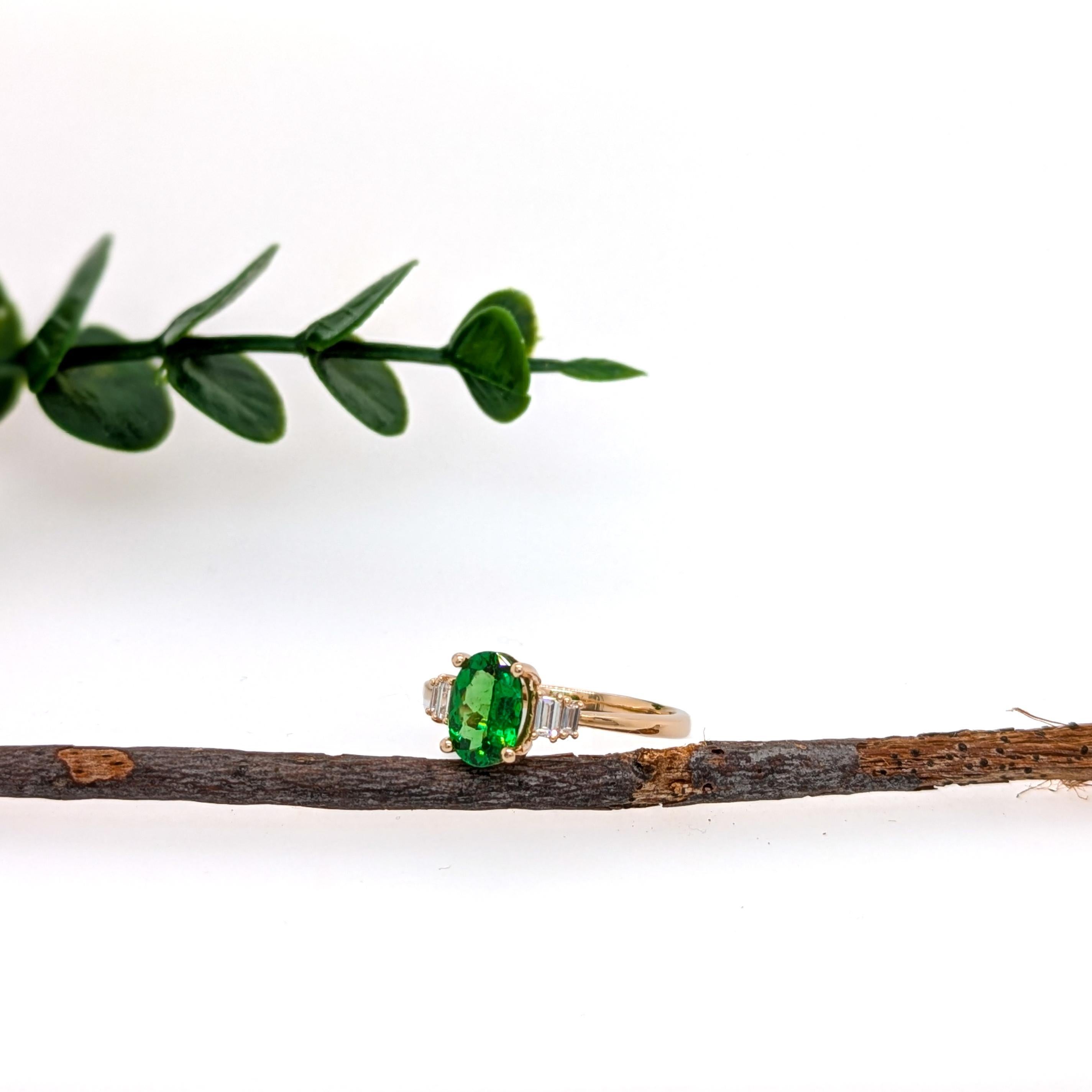 Taglio ovale Anello con tsavorite da 1 carato e accenti di diamanti naturali in oro massiccio 14 carati  OV 8x6mm in vendita