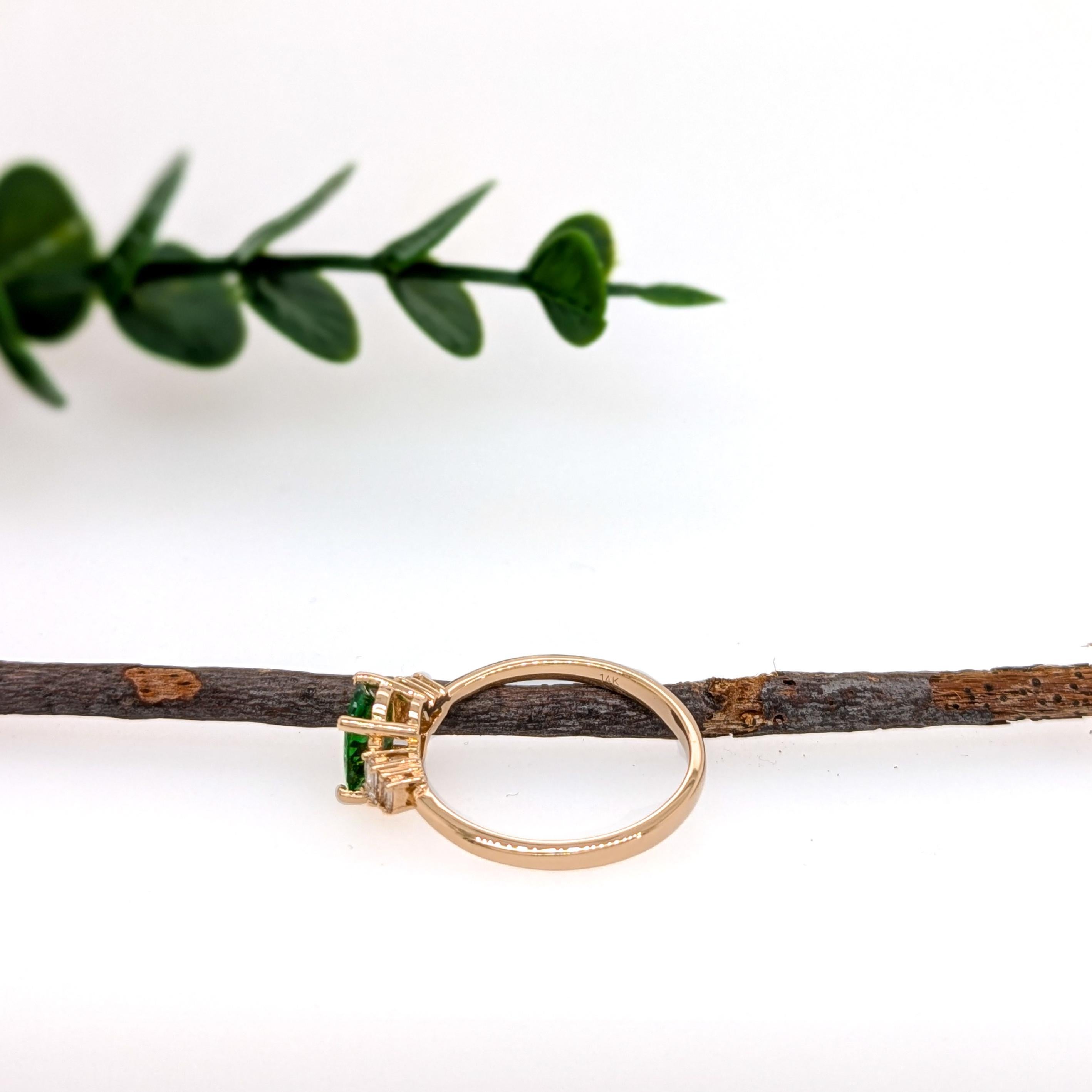 Donna Anello con tsavorite da 1 carato e accenti di diamanti naturali in oro massiccio 14 carati  OV 8x6mm in vendita