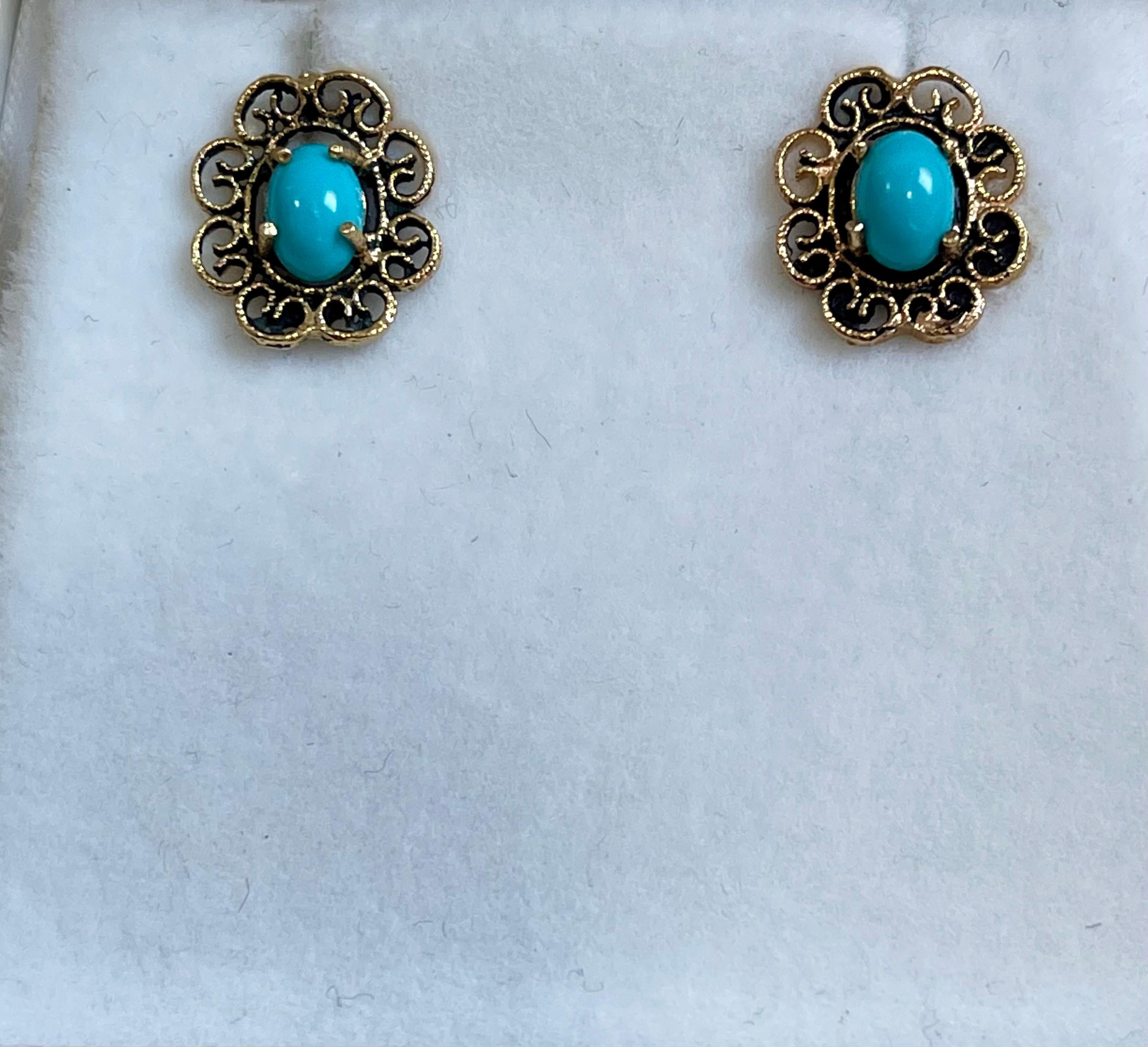 Approximately 1 Carat Turquoise 14 Karat Yellow Gold Earrings, Stud Post Earring, Vintage 
Beautiful pair of earrings  finely crafted in  14 Karat  solid Yellow gold.
 Two oval shape Turquoise , approximately 1 ct of Turquoise are sitting in the