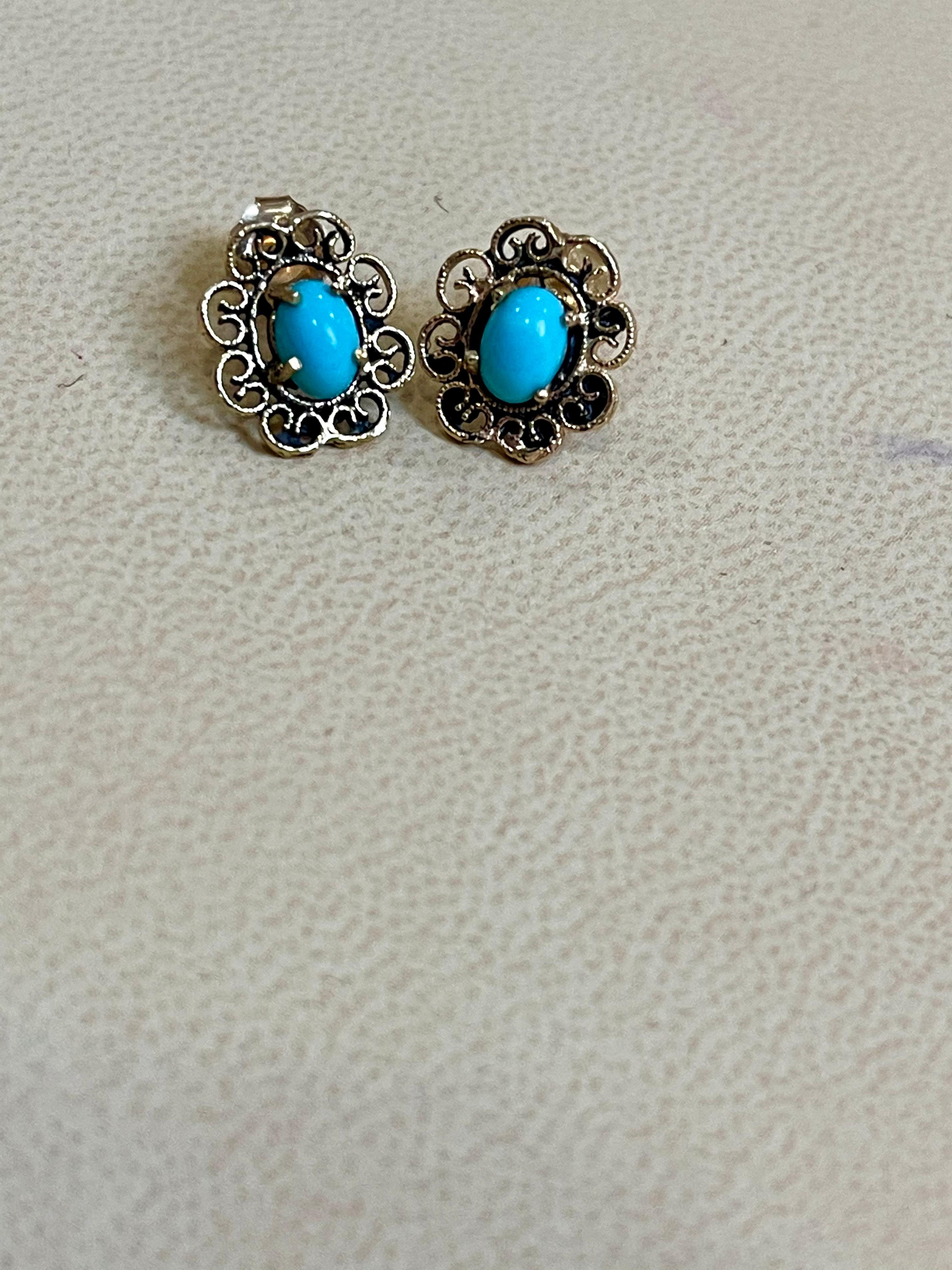 1 Carat Turquoise 14 Karat Yellow Gold Earrings, Stud Post Earring, Vintage In Excellent Condition In New York, NY