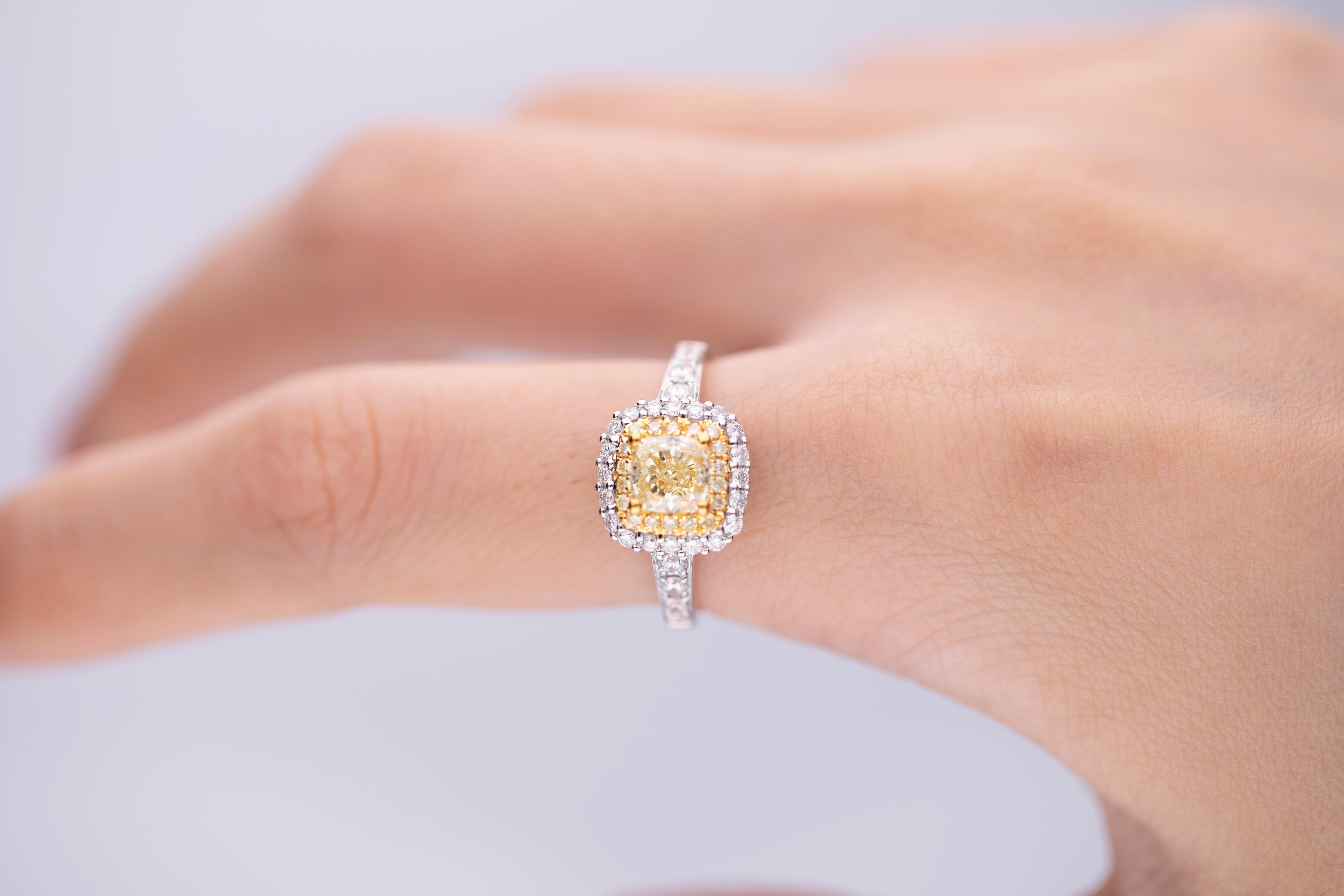 1 Carat Yellow Diamond 18 Karat Two-Tone Engagement Ring In New Condition In New York, NY