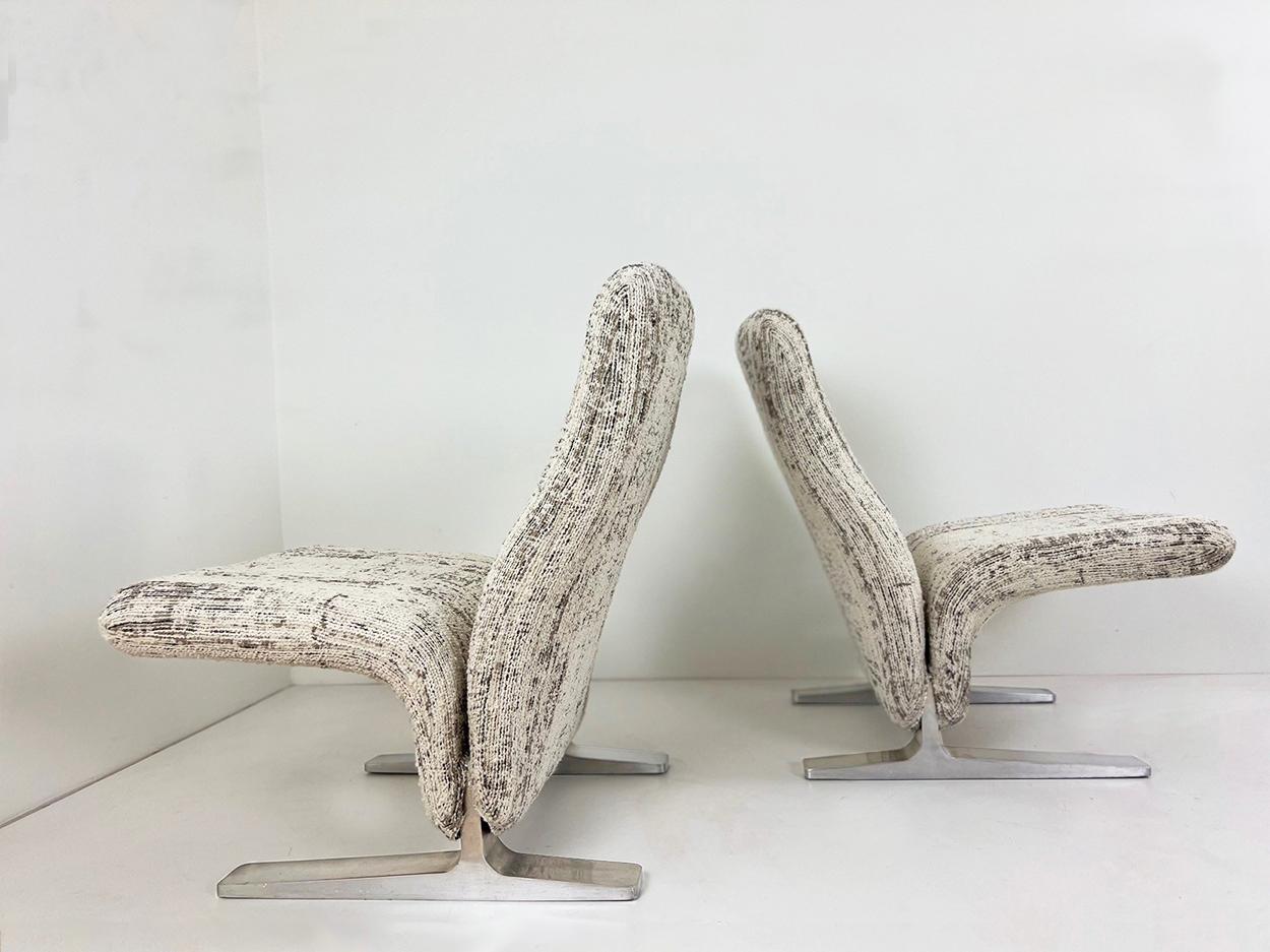 Paulin and Artifort developed these sensuous ‘Concorde’ lounge chairs back in 1960. Both chairs have a beautiful new rich high-end Boucle fabric from Larsen and attractive plane chrome base. The chairs offered here are both in the must excellent