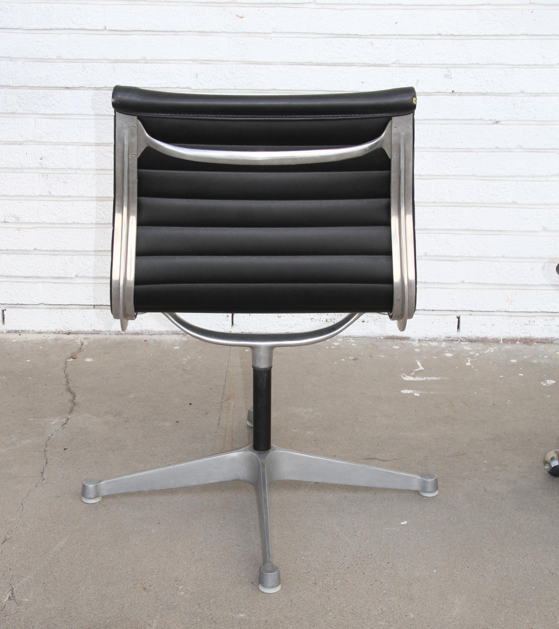1 Charles Eames Herman Miller Aluminum Group Side Task Chair In Good Condition In Pasadena, TX