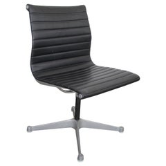 1 Charles Eames Herman Miller Gruppo di alluminio Sedia operativa laterale