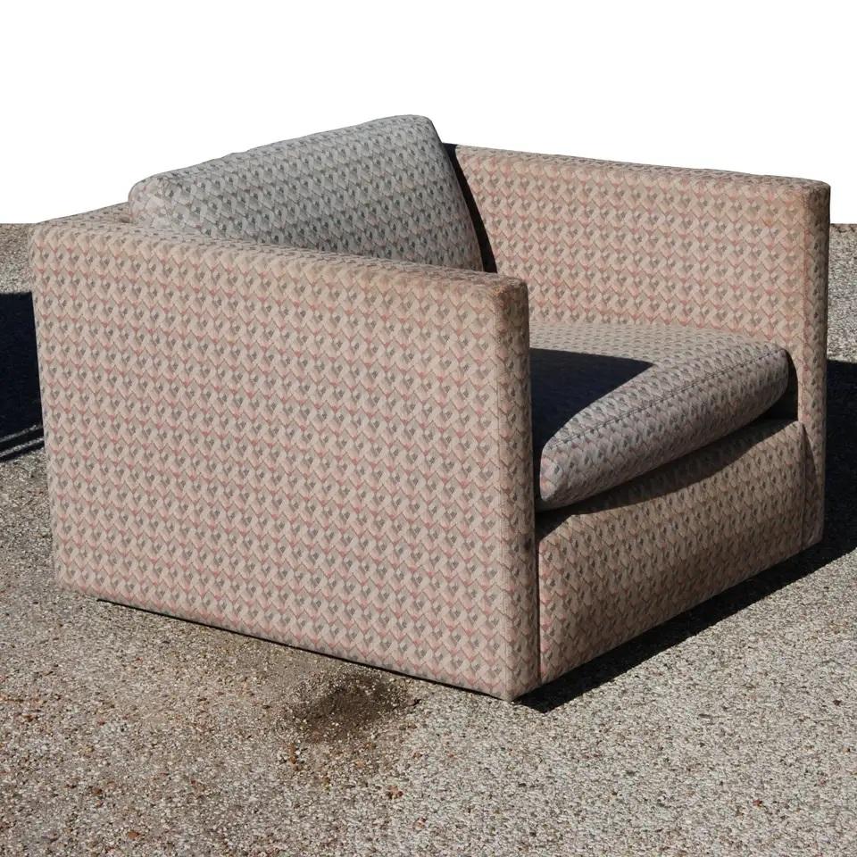 Sillones Charles Pfister para Knoll

Diseñadas por Pfister y fabricadas por Knoll, estas tumbonas cubo son un diseño clásico que combinará con casi cualquier estilo de mobiliario. 

Requiere retapizado. Desgaste propio de la edad.
2 sillas