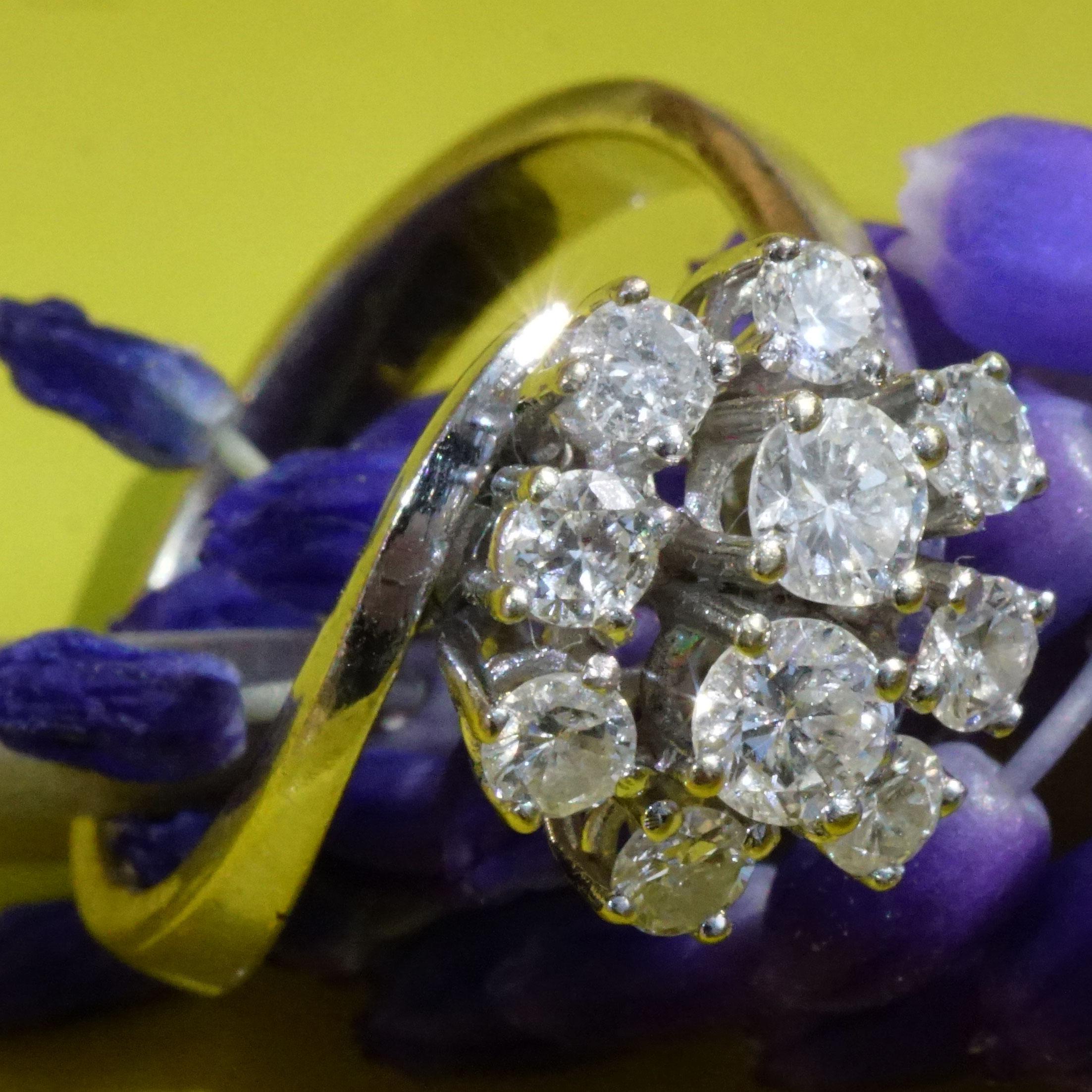 Brilliant Ring Diamonds 1 ct what a charming Style 10 Full-Cut Diamonds W / SI  In Good Condition For Sale In Viena, Viena