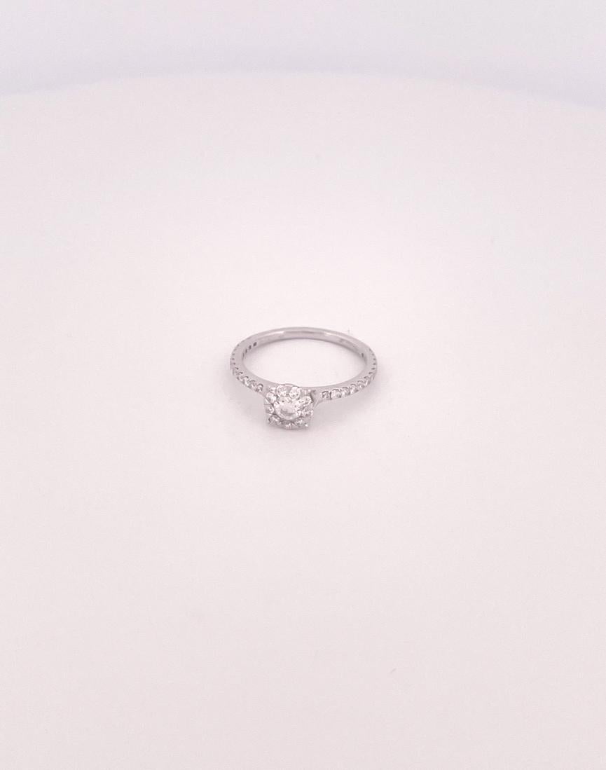 Women's 1 CT Diamond 18K White Gold Engagement Ring For Sale