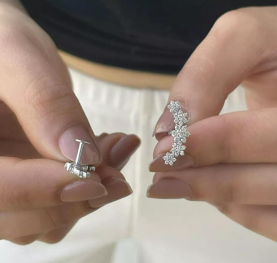1 Ct Diamond Floral Climber Earrings Minimalist Ear Crawler 14k Gold In New Condition For Sale In Chicago, IL