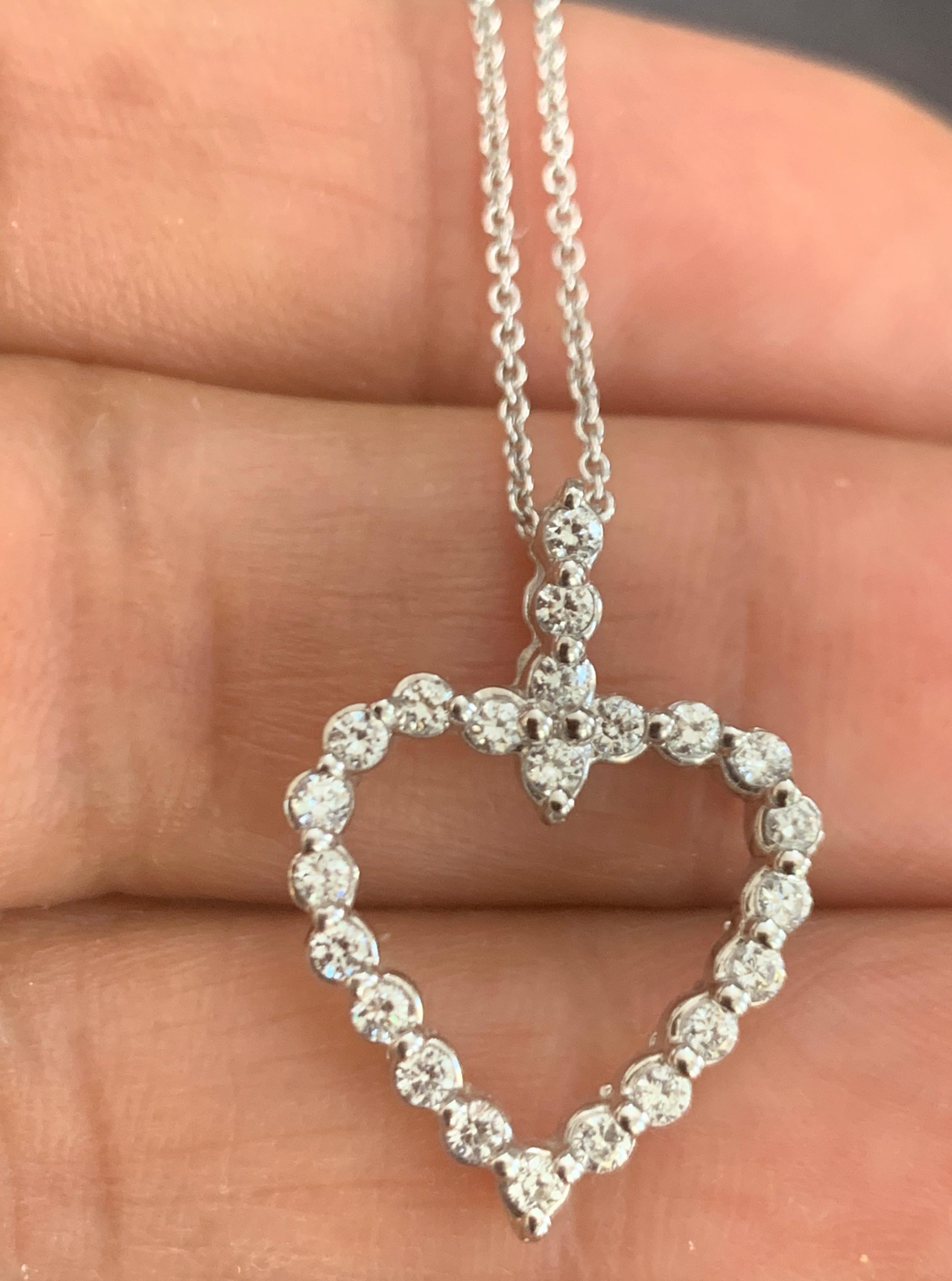 Pendentif/collier en forme de coeur en diamant de 1 carat en or blanc 14 carats avec chaîne Neuf - En vente à New York, NY