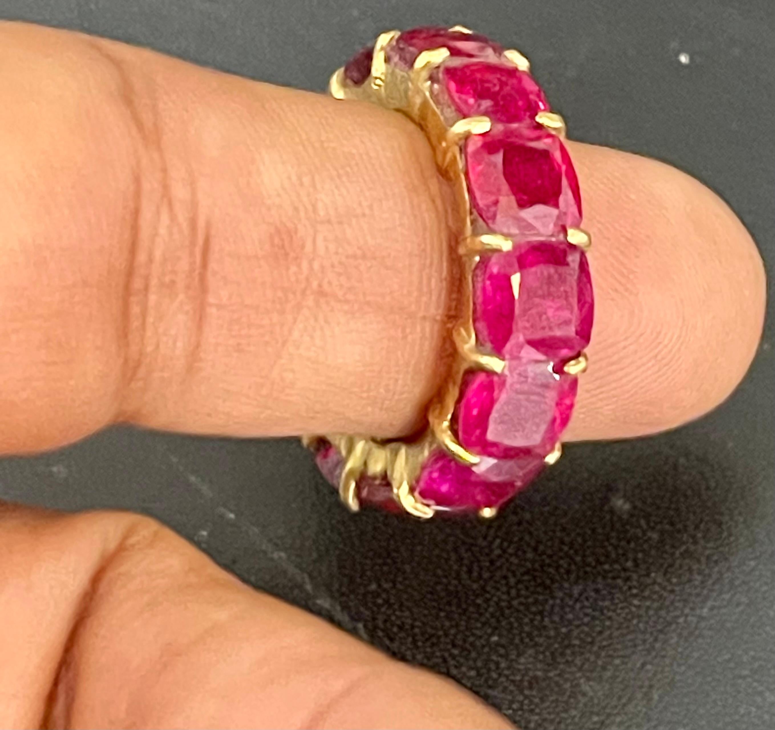 1 Ct Each Cushion Shape Treated Ruby 13 Ct Anniversary Eternity Band/Ring 18KYG In Excellent Condition For Sale In New York, NY