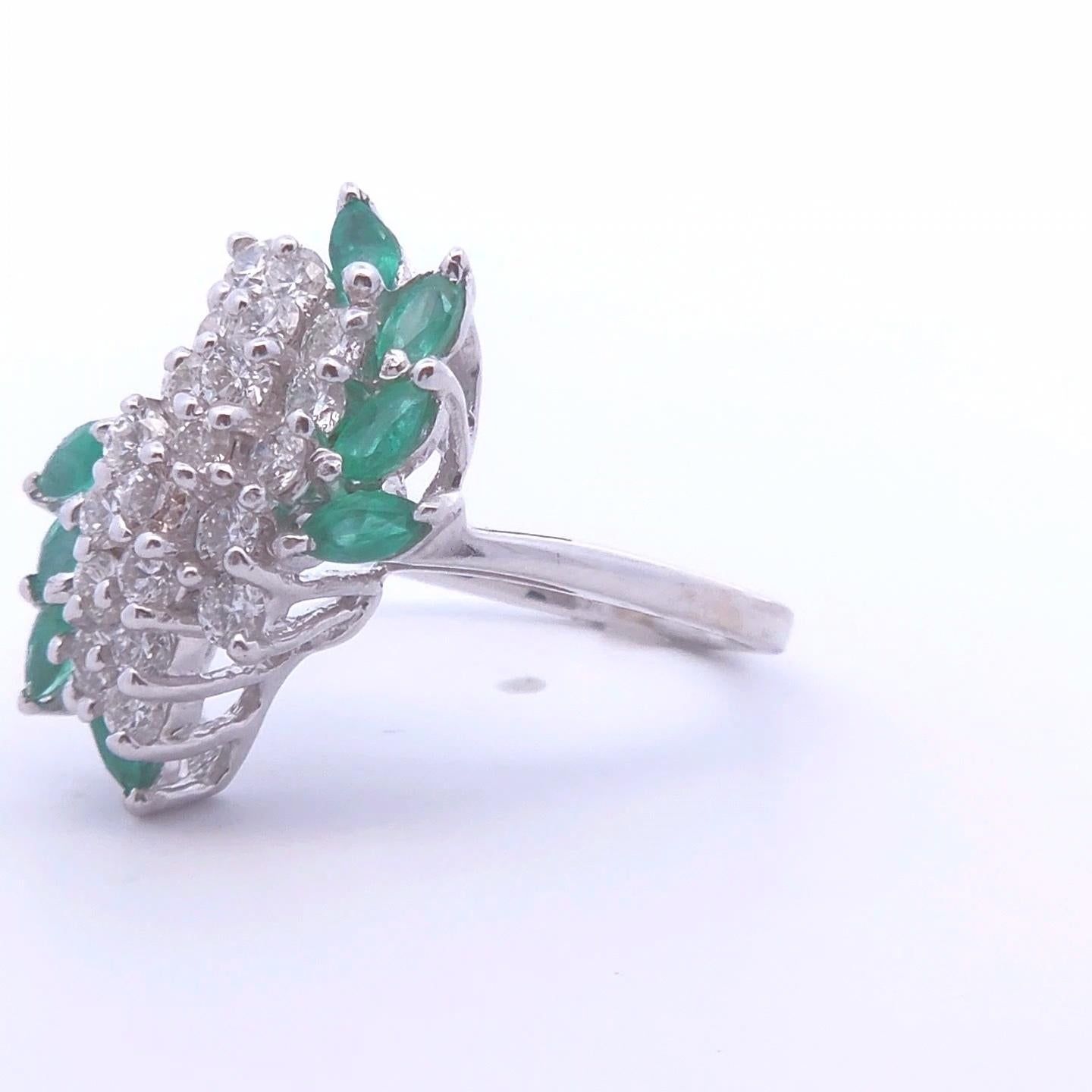 1 Karat Smaragd-Diamantring aus 14 Karat Gold (Smaragdschliff) im Angebot