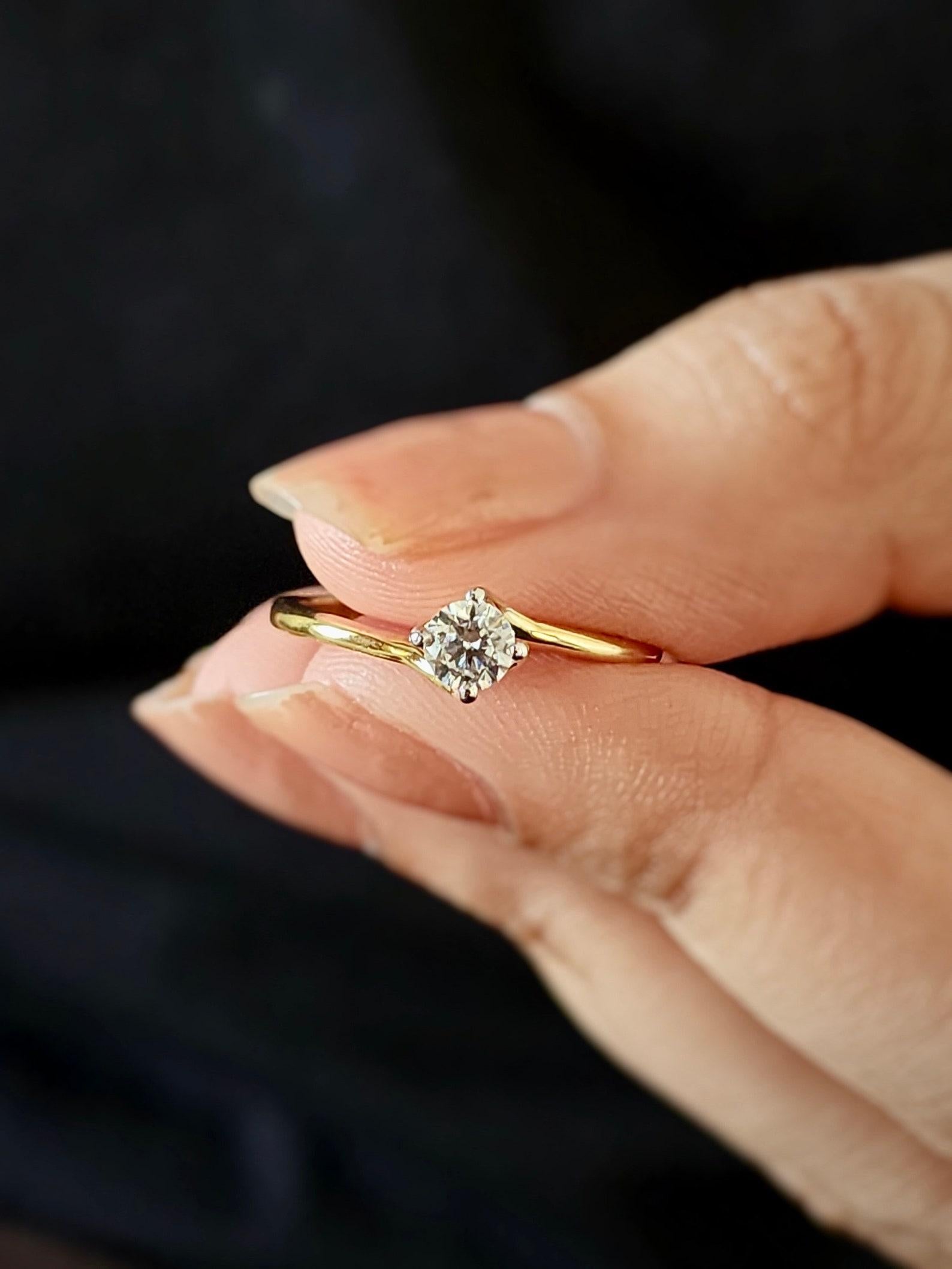 Women's or Men's 1 CT Moissanite Ring 925 Sterling Silver Solitaire Engagement Ring Gift For Her