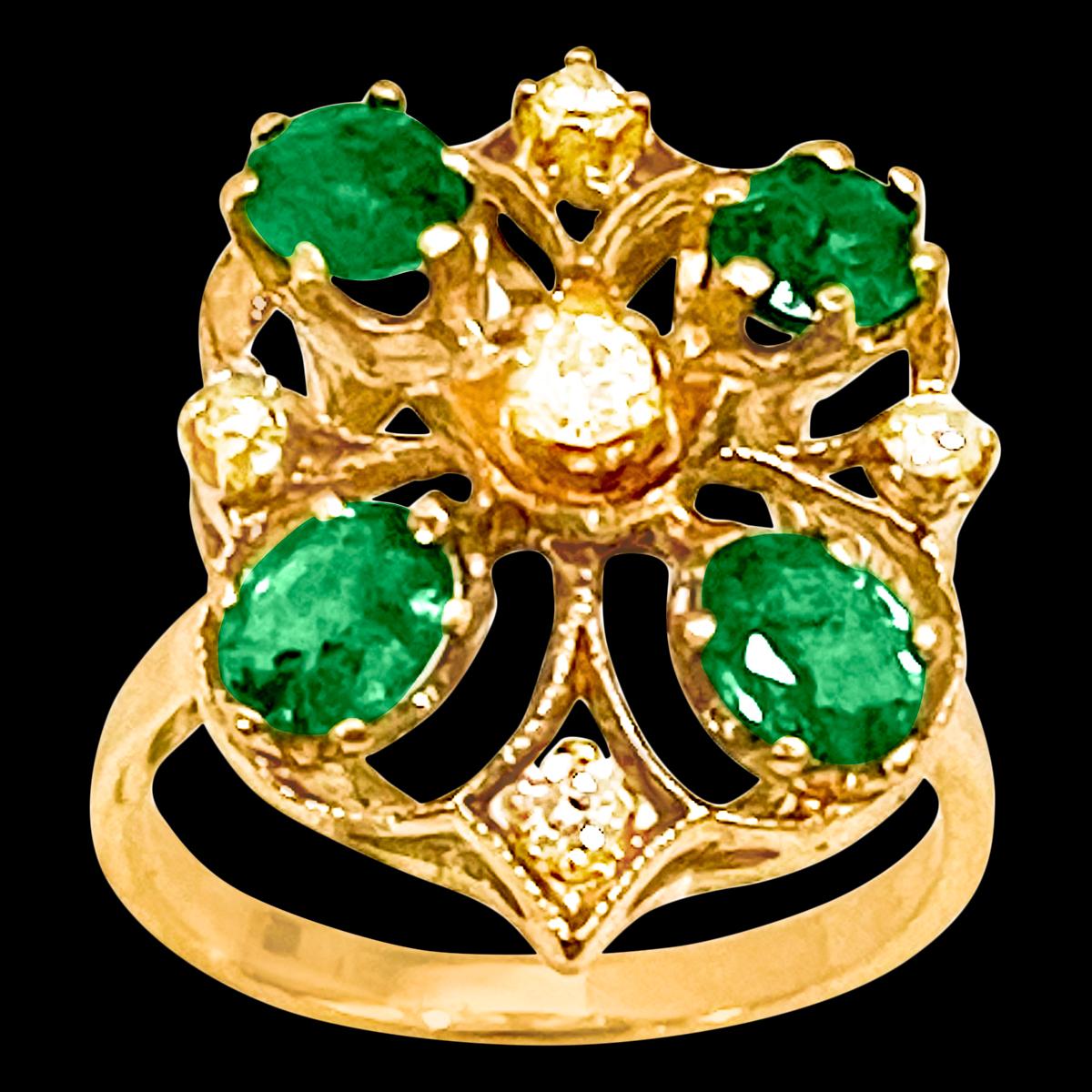 1 Karat natürlicher Smaragd, ovaler Stein und Diamantring aus 14 Karat Gelbgold (Ovalschliff) im Angebot