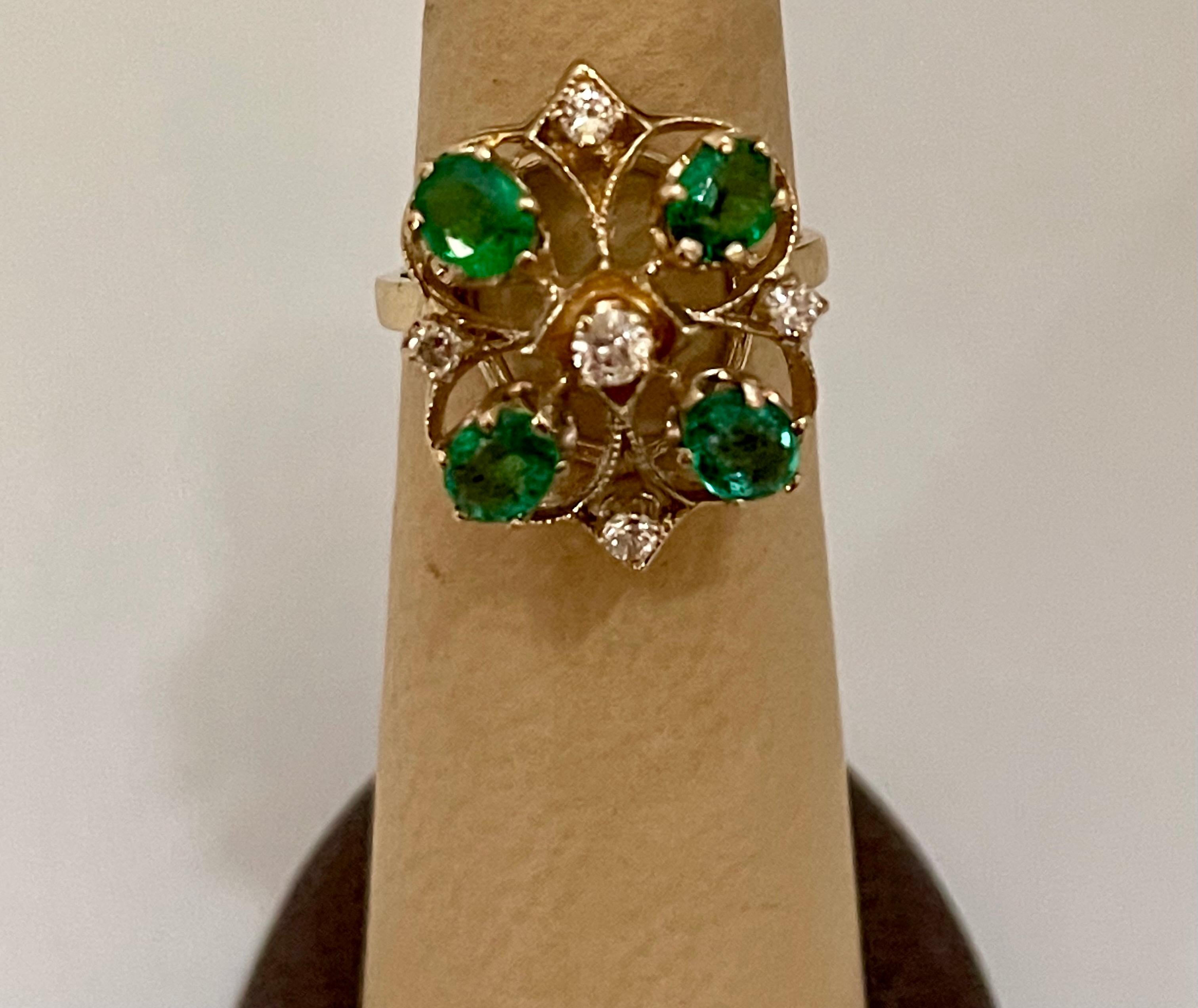 1 Ct Natural Emerald, Oval Stone and Diamond Ring 14 Karat Yellow Gold For Sale 1