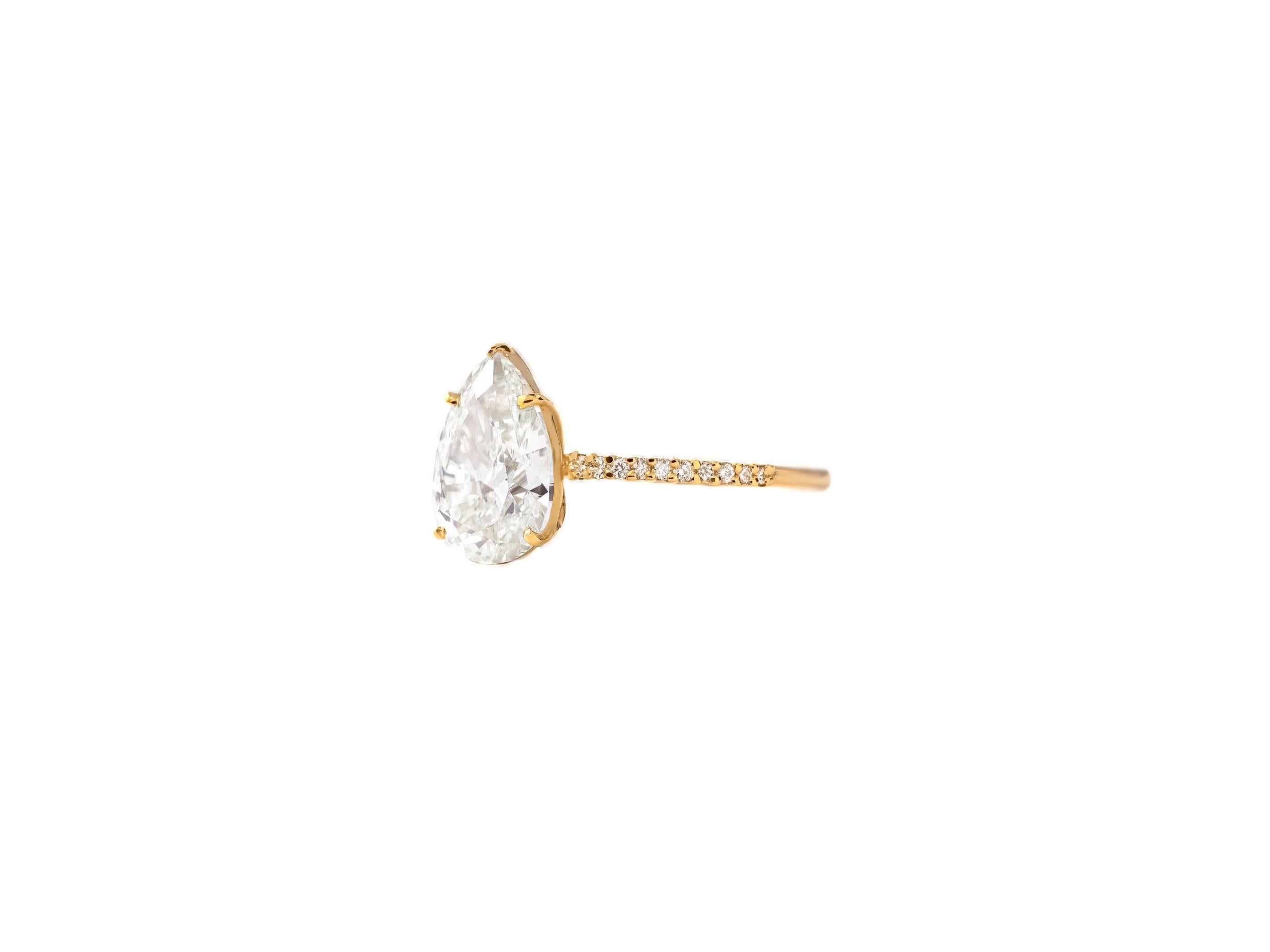 Pear Cut 1 ct Pear moissanite 14k gold ring. For Sale