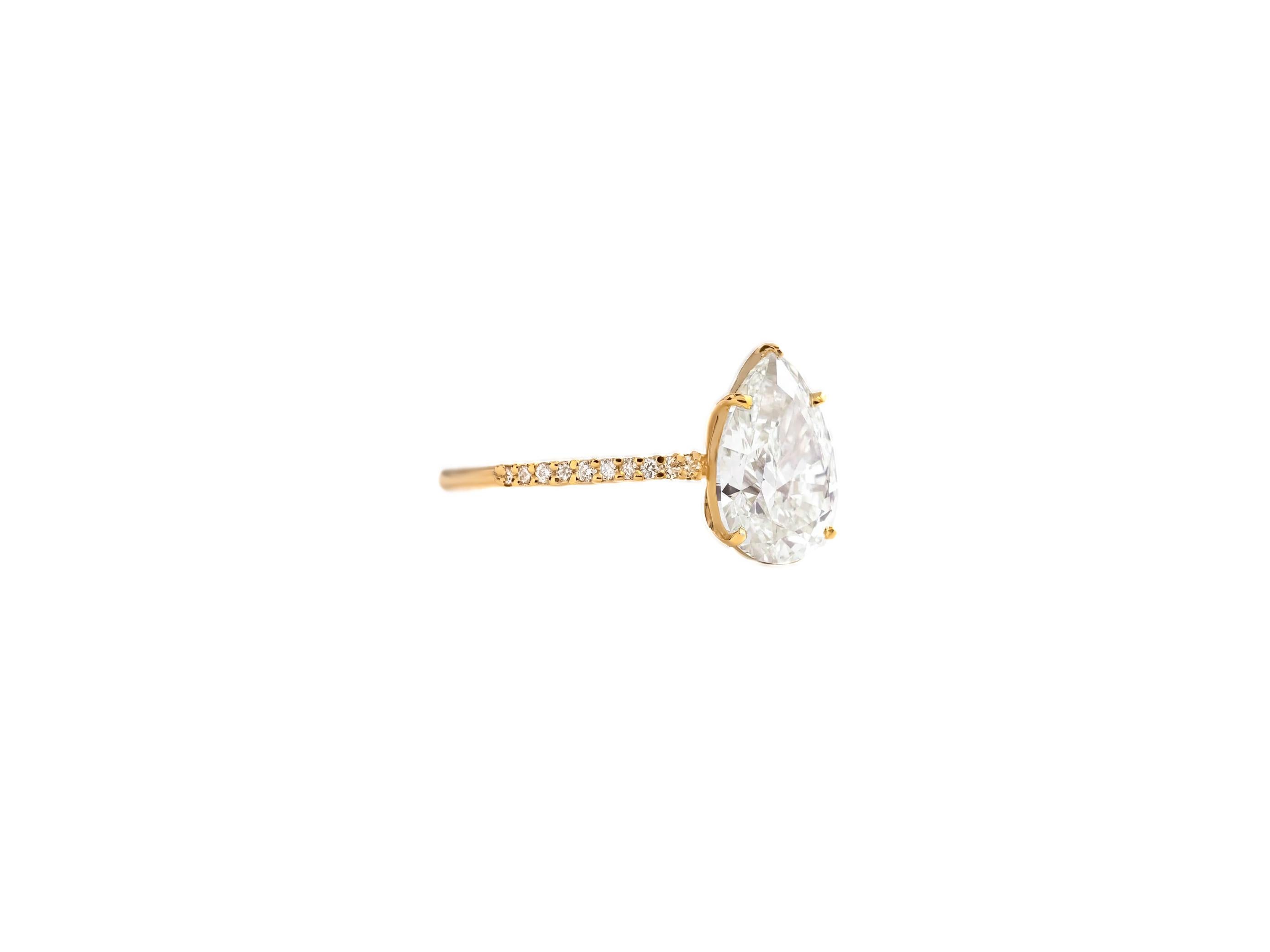1 ct Pear moissanite 14k gold ring. In New Condition For Sale In Istanbul, TR