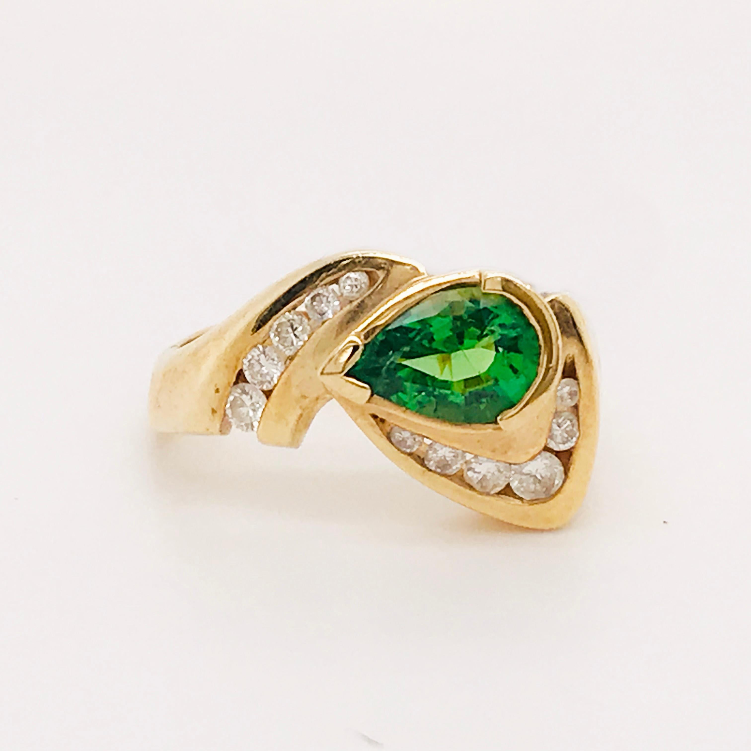 1 carat Bague personnalisée en or 14 carats avec tourmaline chromée verte en forme de poire et diamants Pour femmes en vente