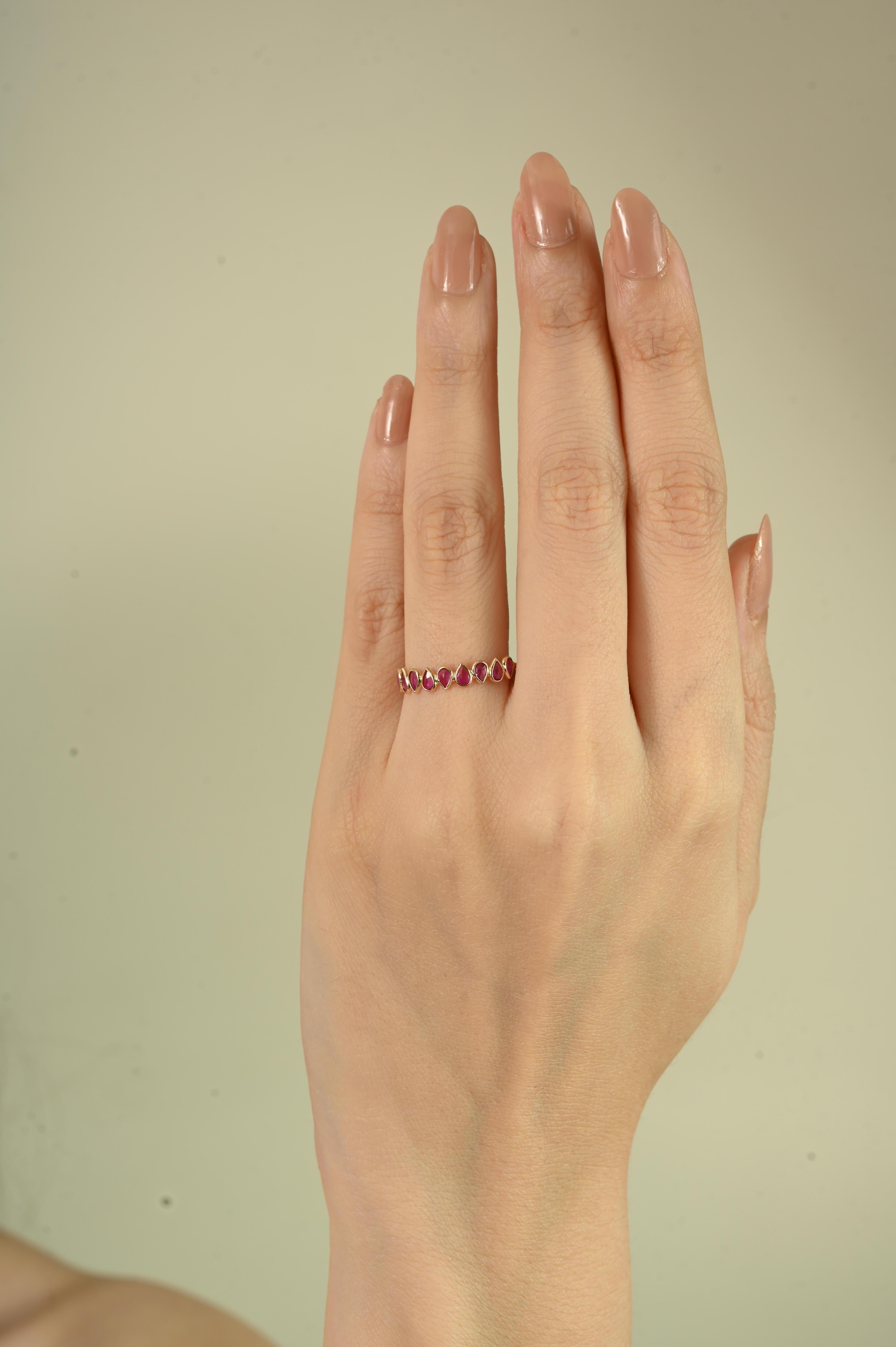 En vente :  1 Ct Ruby Pear Shaped Half Eternity Band in Solid 14K Yellow Gold Stackable Ring (Bague empilable en or jaune 14K) 2