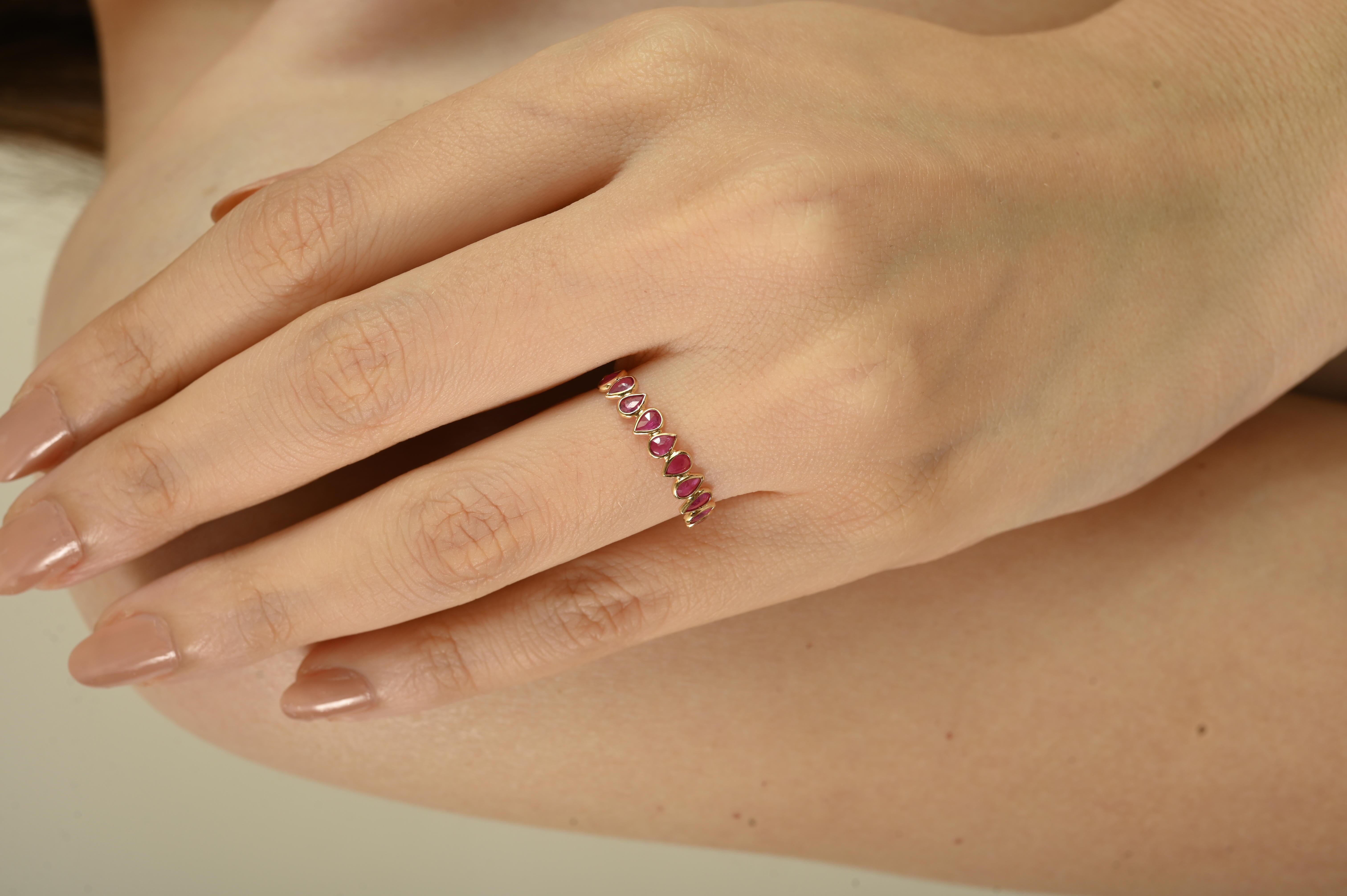 En vente :  1 Ct Ruby Pear Shaped Half Eternity Band in Solid 14K Yellow Gold Stackable Ring (Bague empilable en or jaune 14K) 6