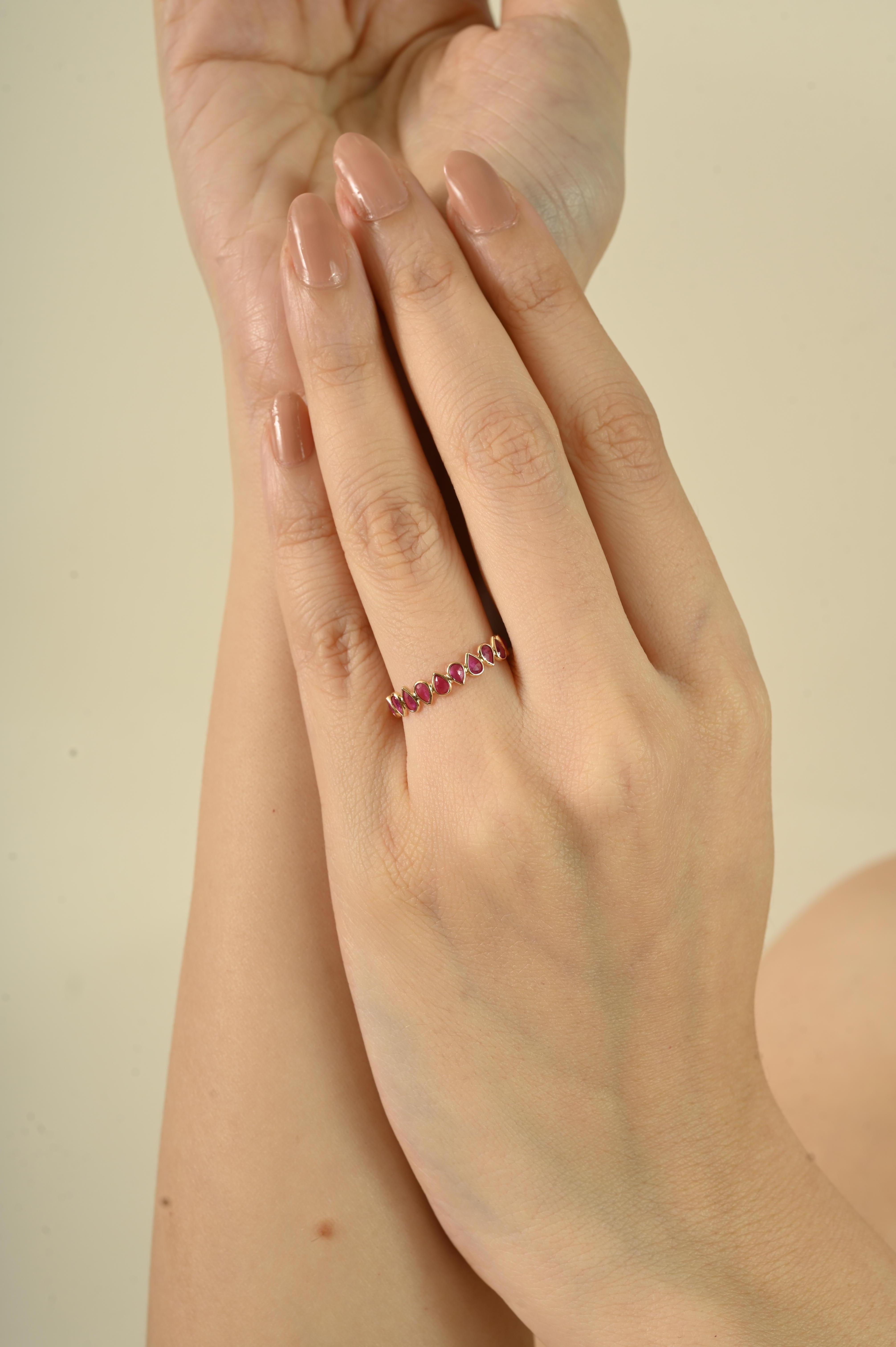 En vente :  1 Ct Ruby Pear Shaped Half Eternity Band in Solid 14K Yellow Gold Stackable Ring (Bague empilable en or jaune 14K) 8