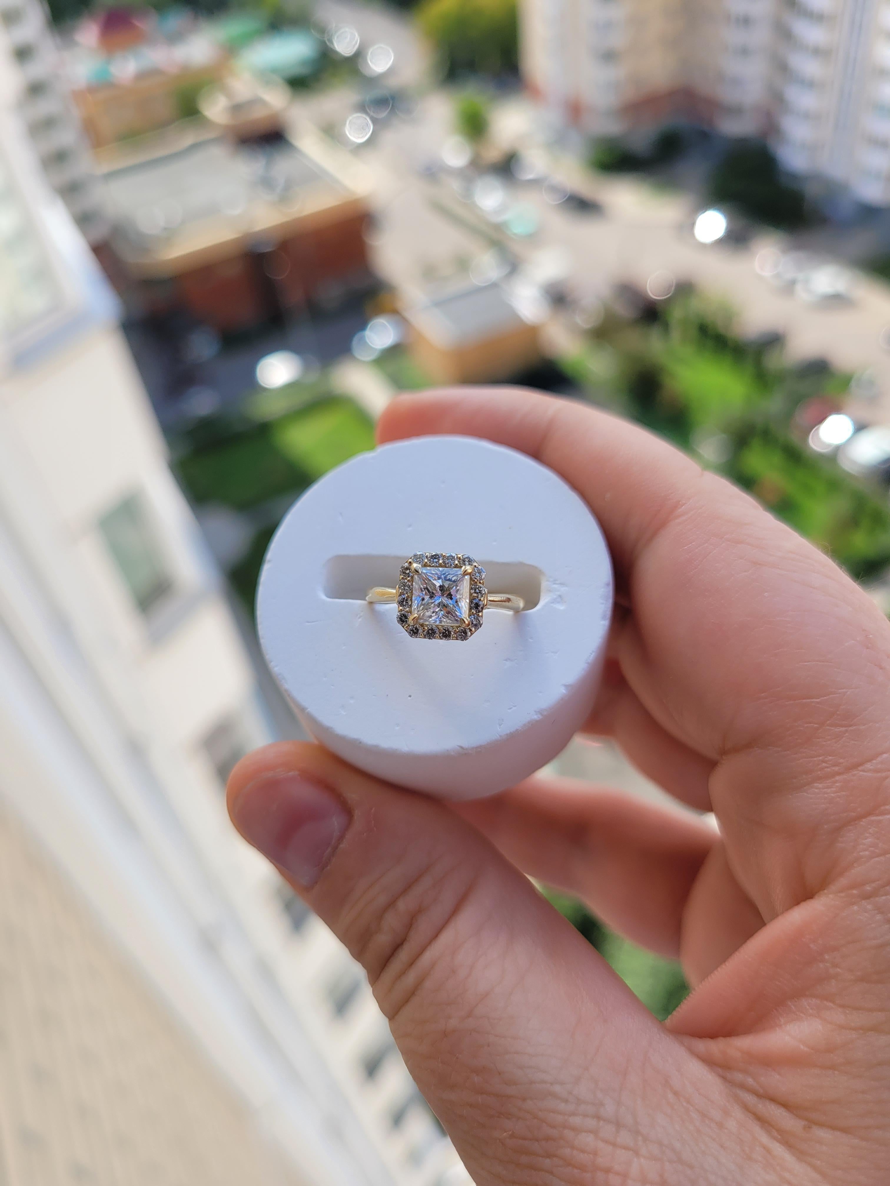 En vente :  1 ct Bague en or 14k avec moissanite de taille Princesse 7