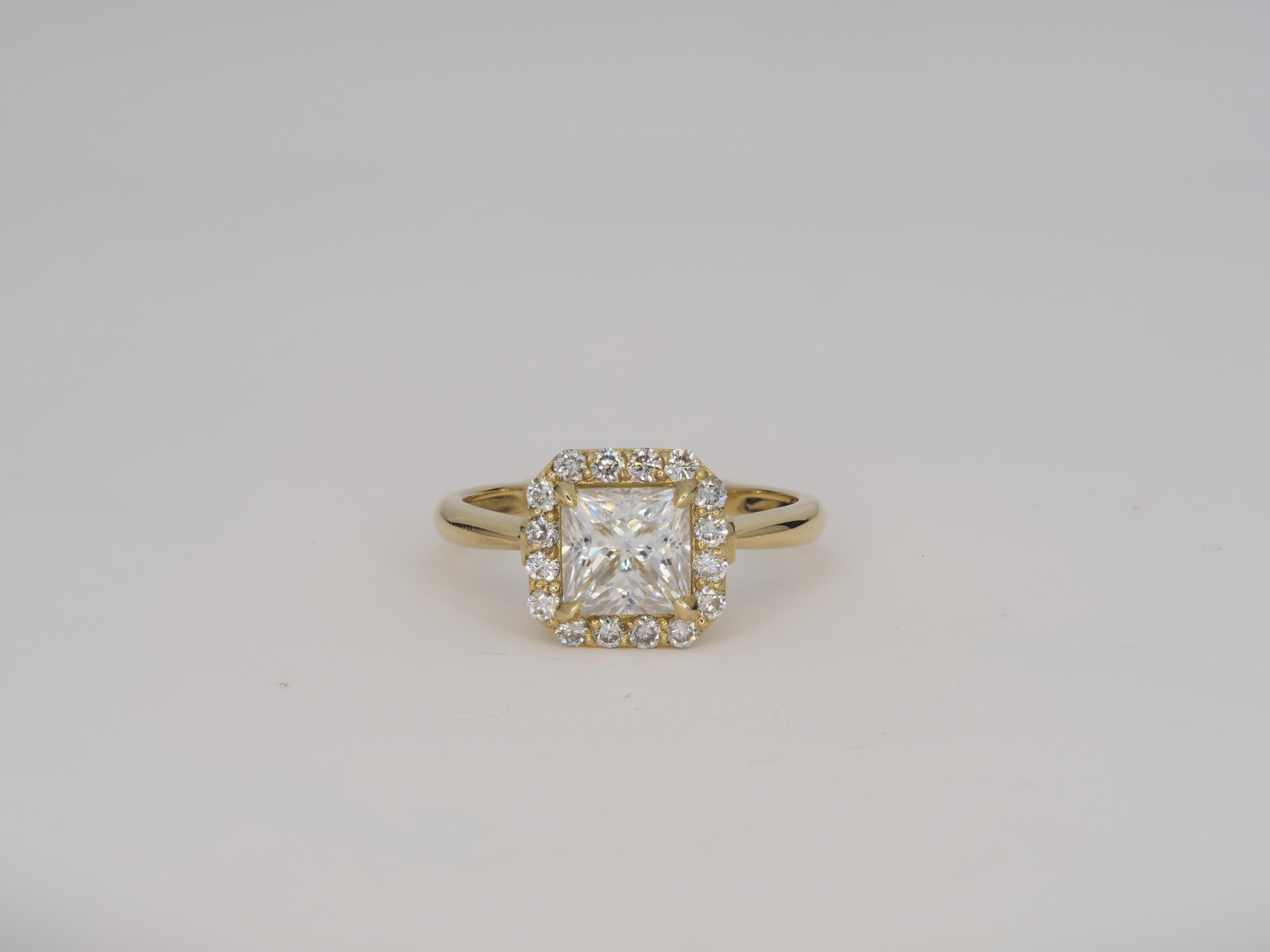 En vente :  1 ct Bague en or 14k avec moissanite de taille Princesse 8