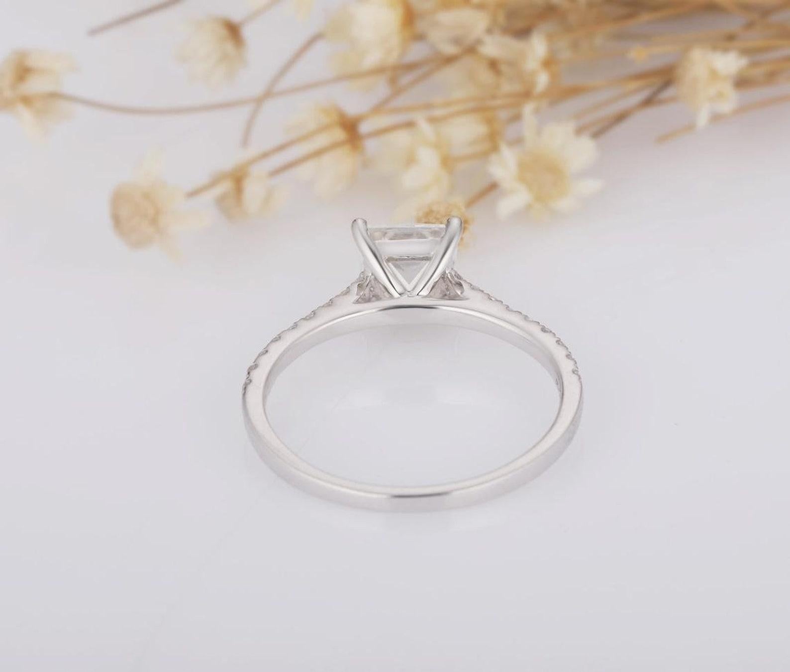 Anello di moissanite con taglio a principessa da 1 CT  Anello solitario in argento 925 per donna. in vendita 1