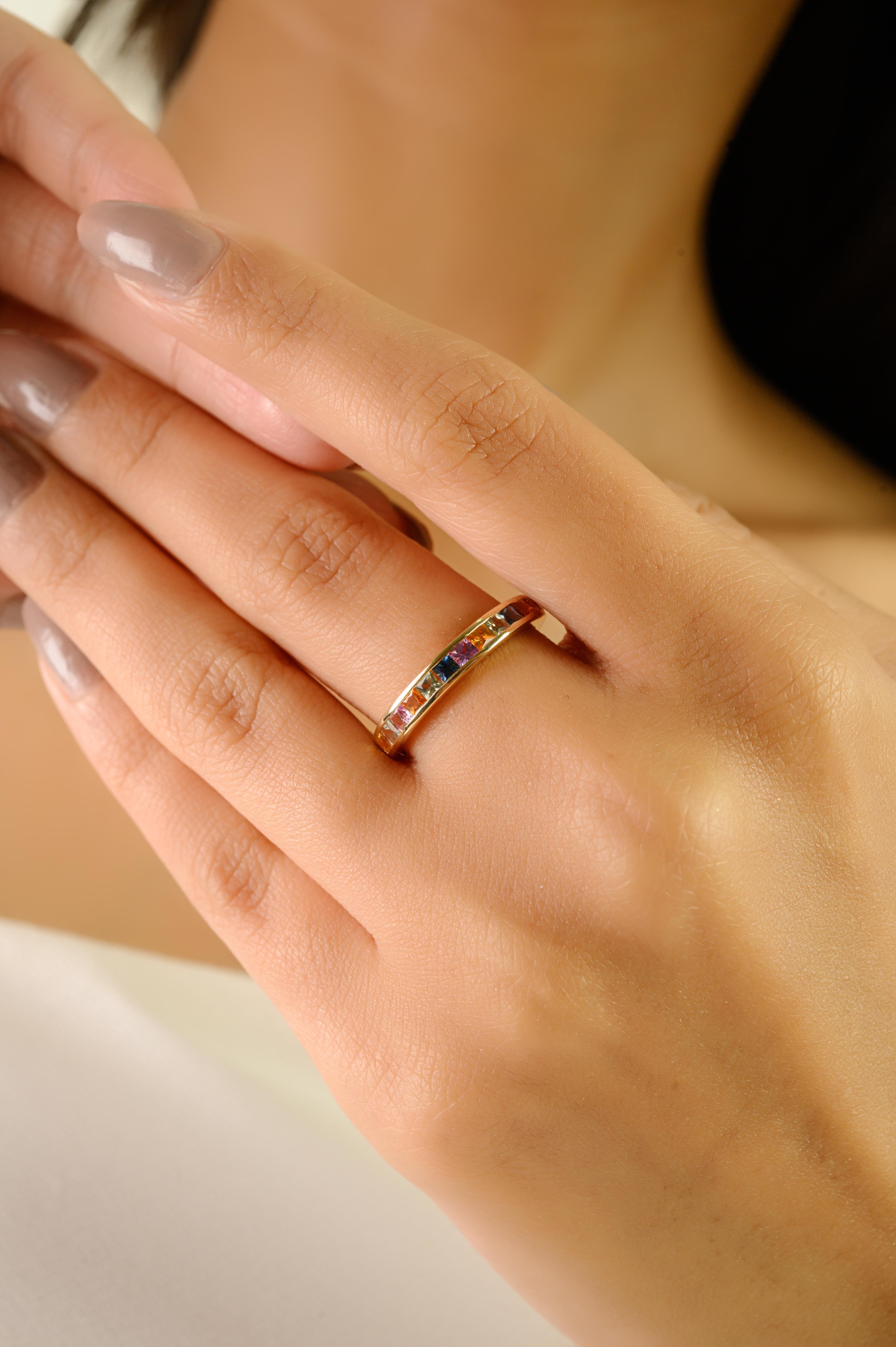 En venta: Anillo de eternidad de zafiro talla princesa 1 ct arco iris en oro amarillo de 14 quilates para ella  2