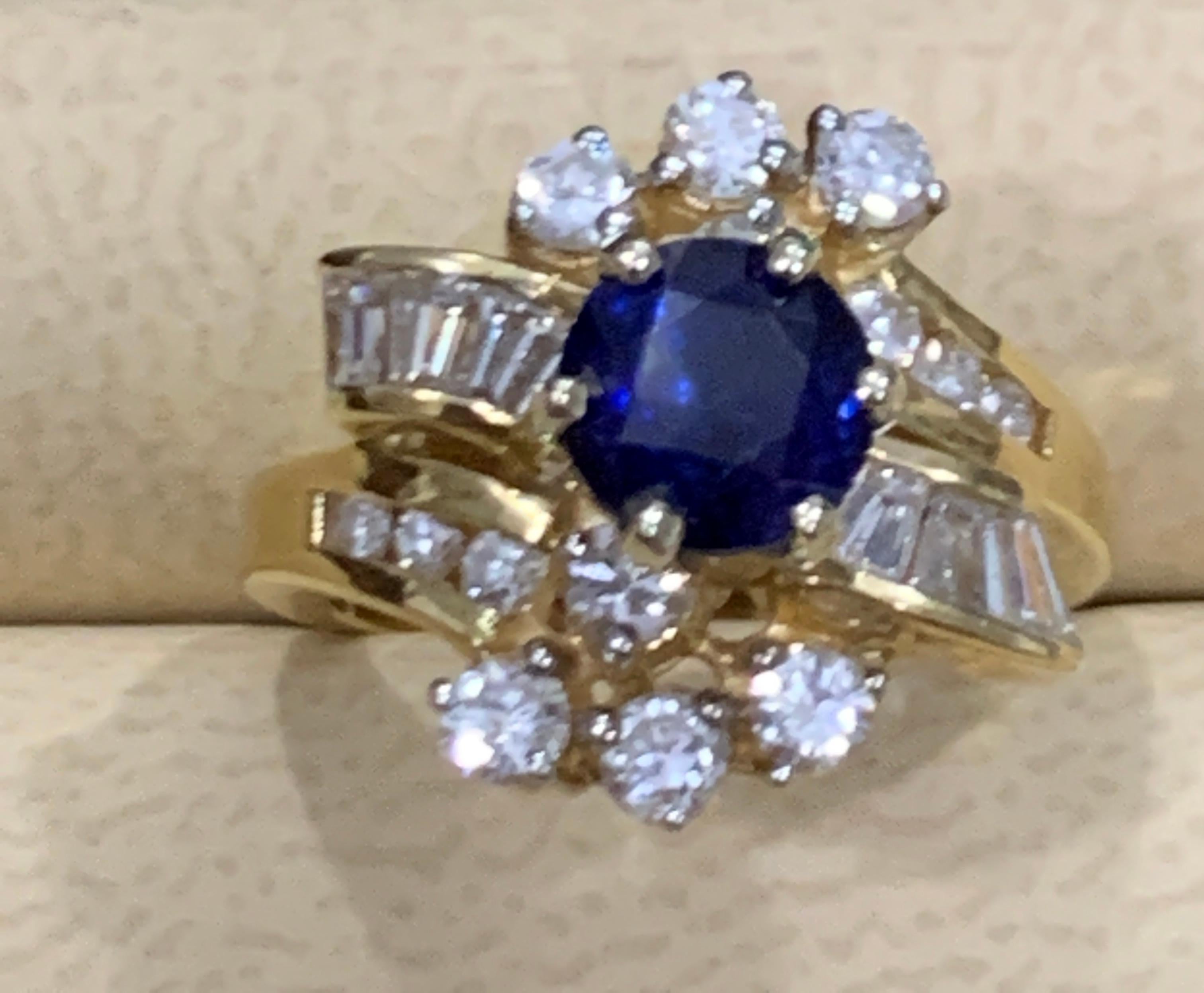 Anillo de cóctel de zafiro azul redondo de 1 quilate y diamante de 1,65 quilates en oro de 14 quilates en venta 1