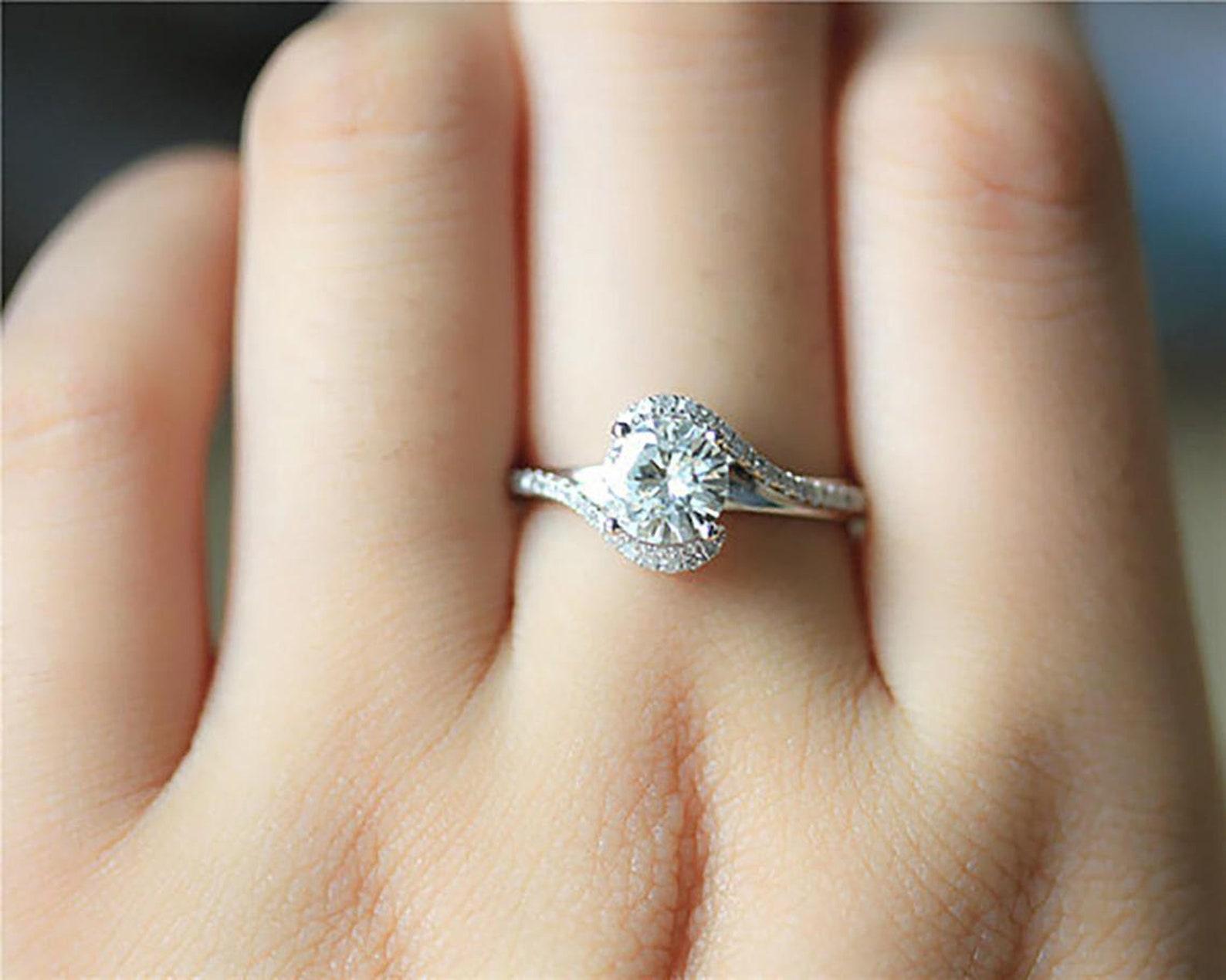 1 CT Round Moissanite Engagement Ring 925 Sterling Silver Promise Ring For Women

A P P R O X T I M E

All items are custom made to order. Our approx time is about 6 - 10 business days. This can change during peak season

Note: There May Be Little
