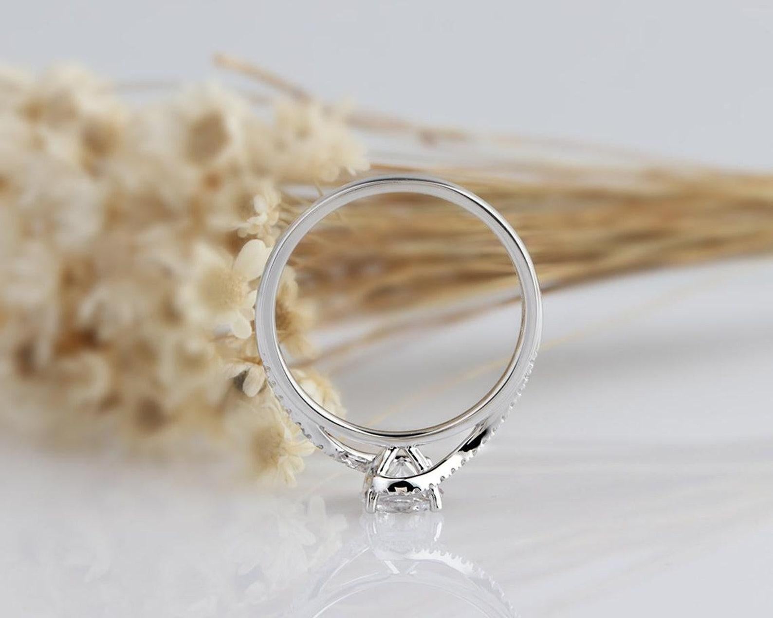 1 CT Round Moissanite Engagement Ring 925 Sterling Silver Promise Ring For Women In New Condition For Sale In Chicago, IL