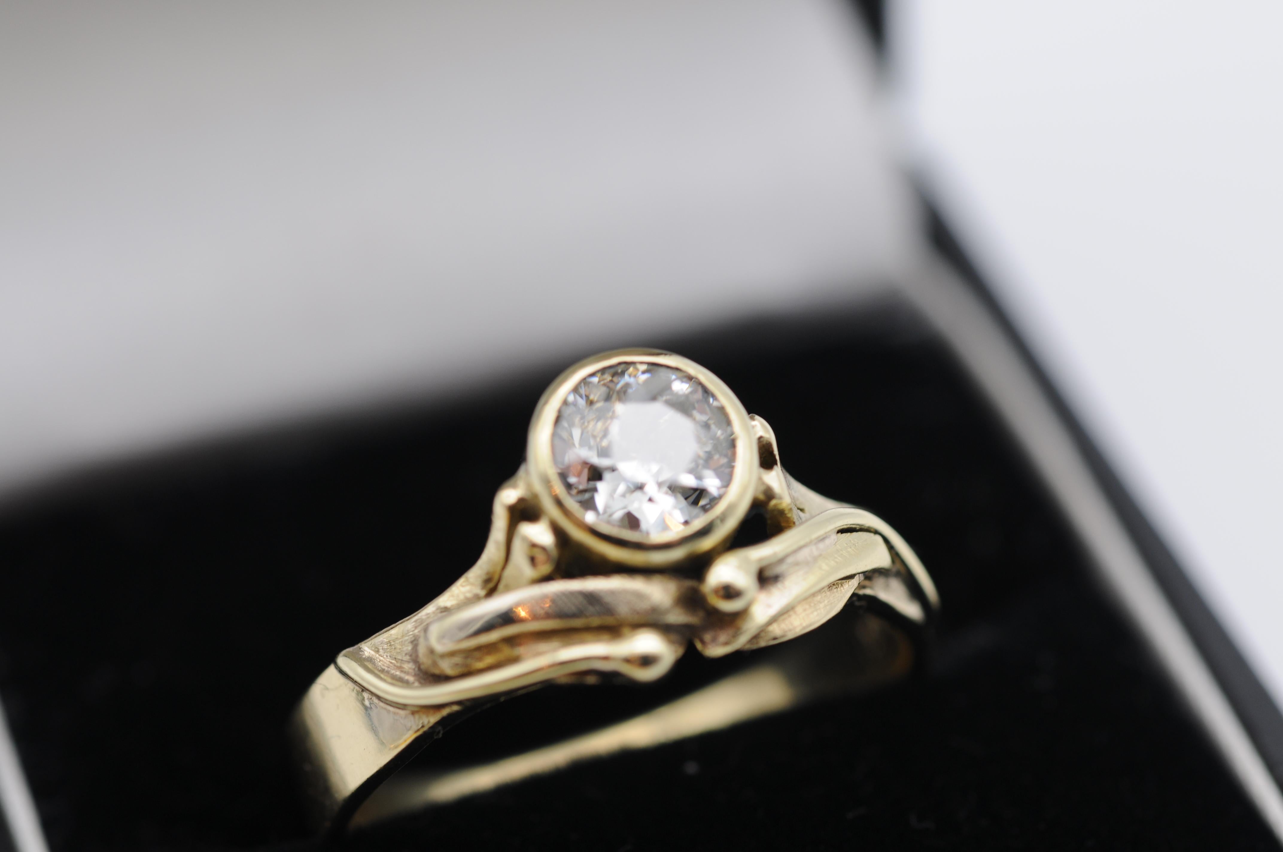 Diamond 1 Ct. Solitaire Brilliant Ring Art Nouveau, 14k Yellow Gold For Sale 7