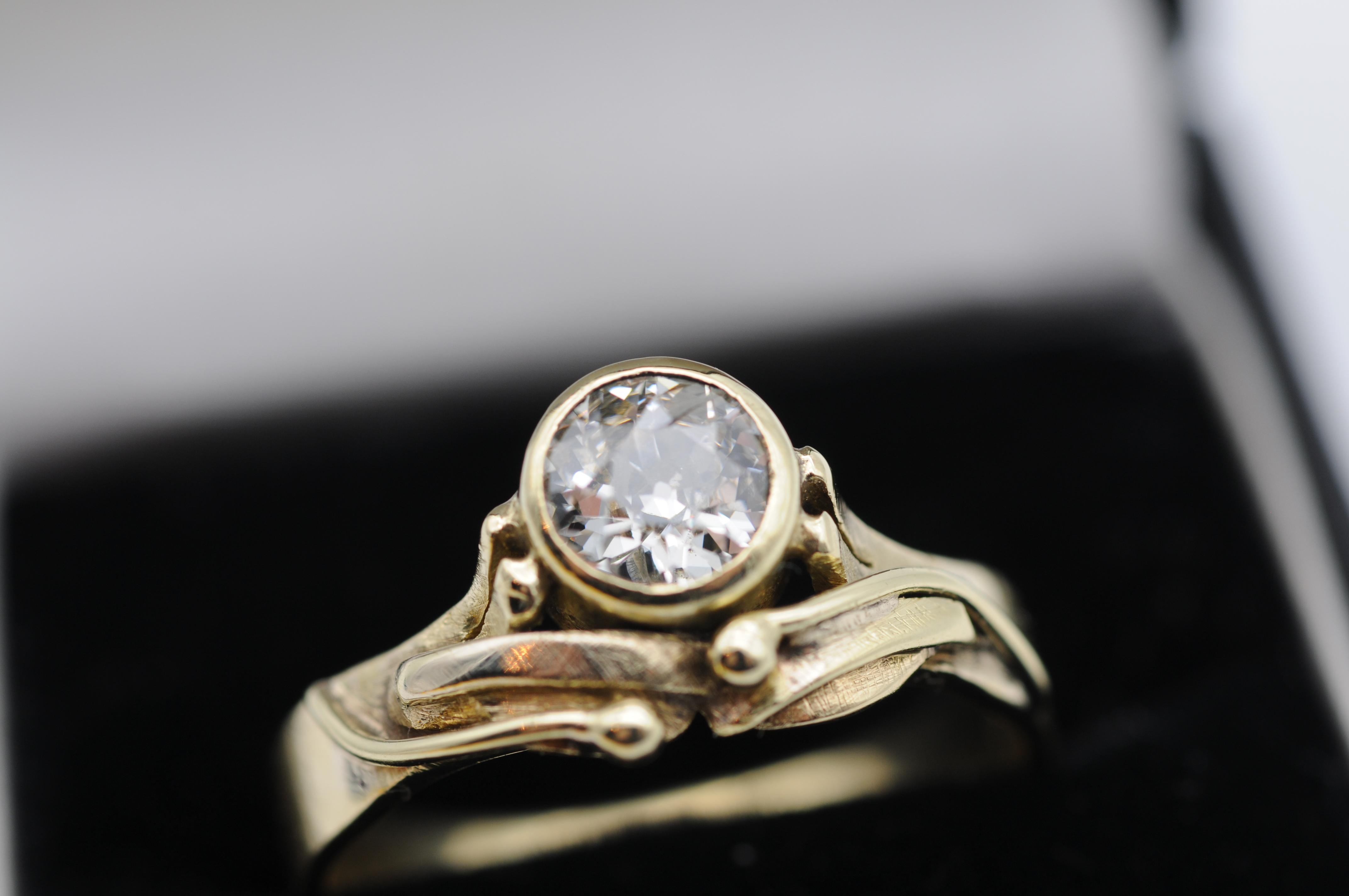Diamond 1 Ct. Solitaire Brilliant Ring Art Nouveau, 14k Yellow Gold For Sale 8