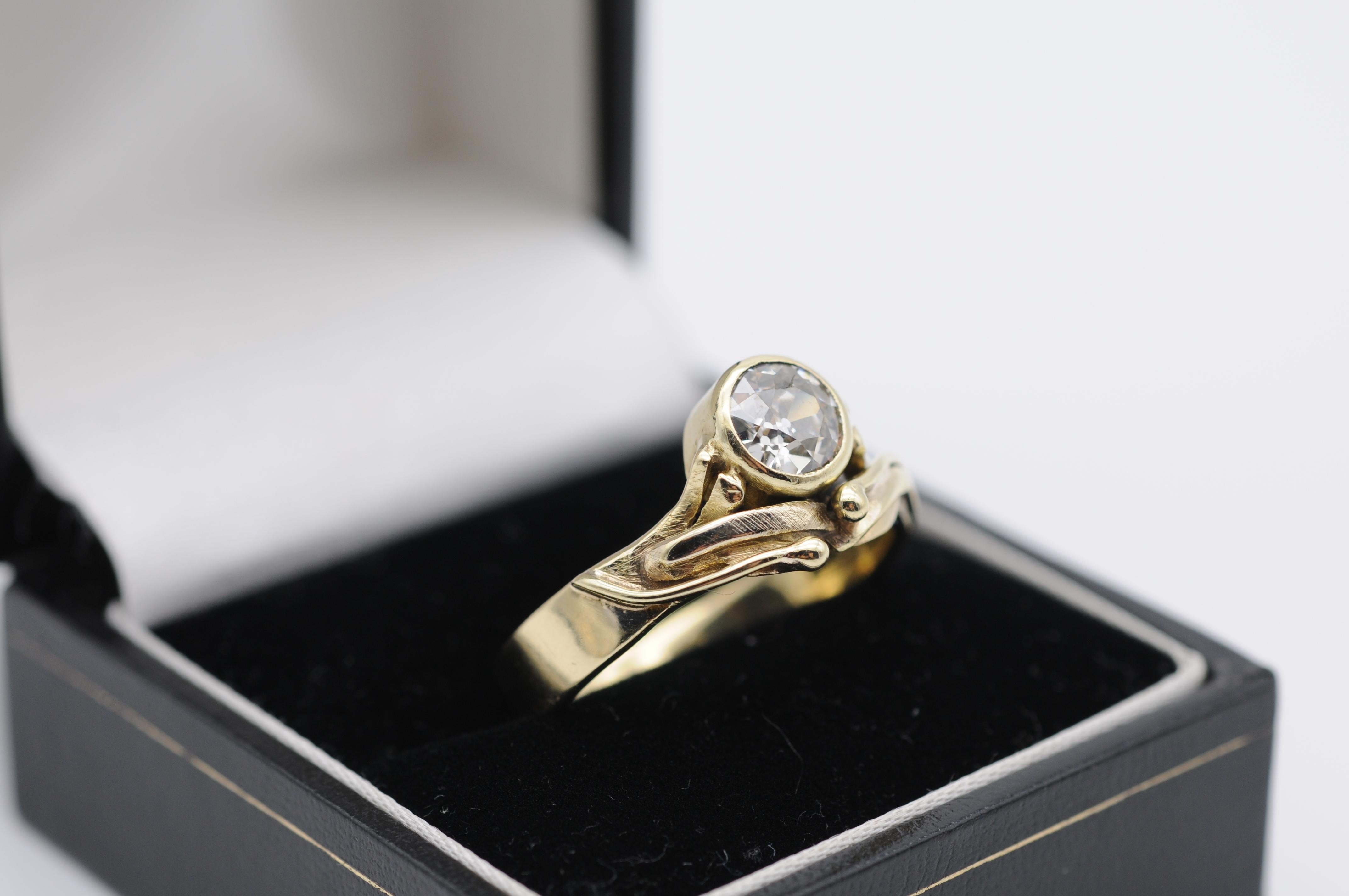 Taille brillant Diamant 1 Ct. Bague solitaire brillante Art nouveau en or jaune 14 carats en vente